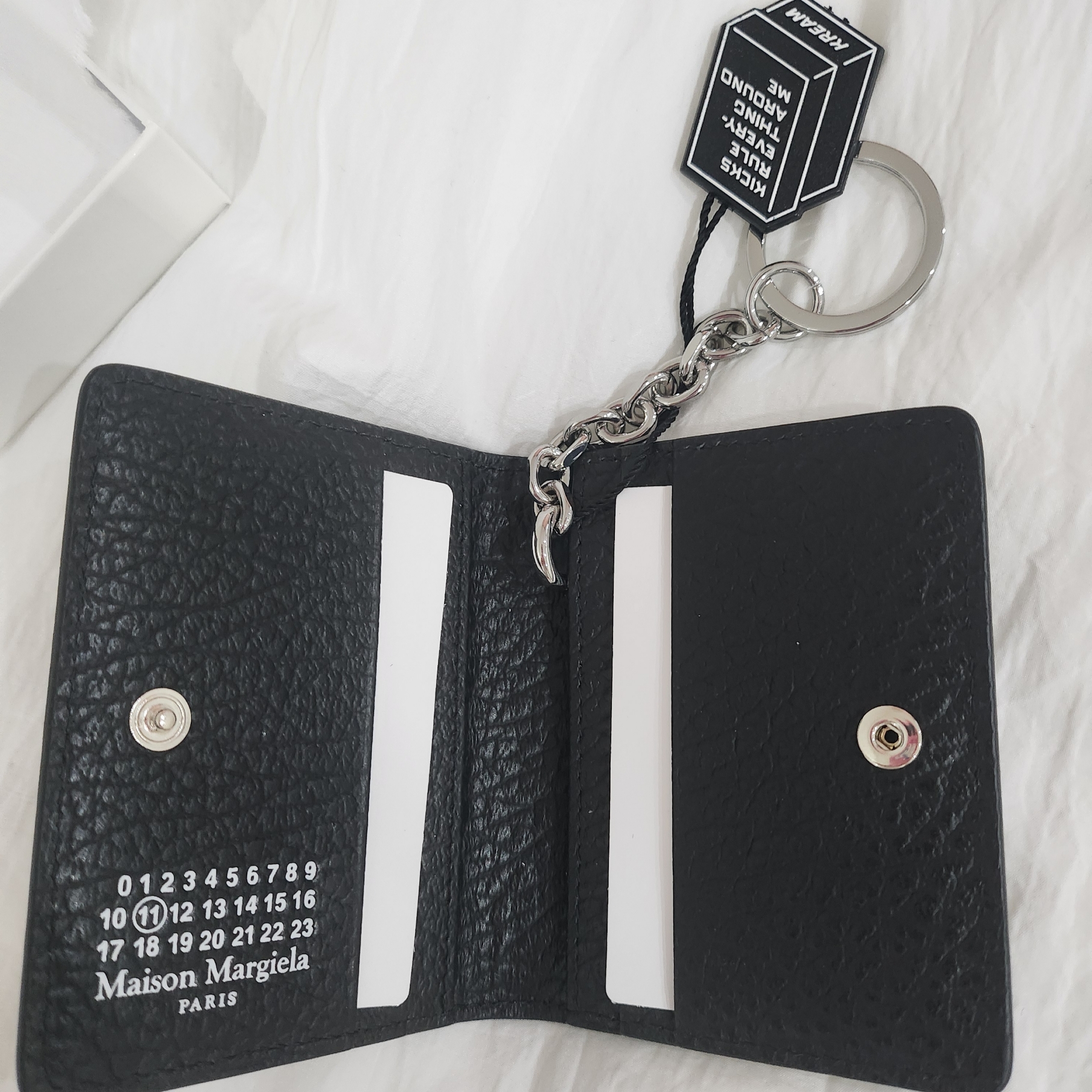 Maison Margiela Keyring Wallet Black 착용 스타일 - 1