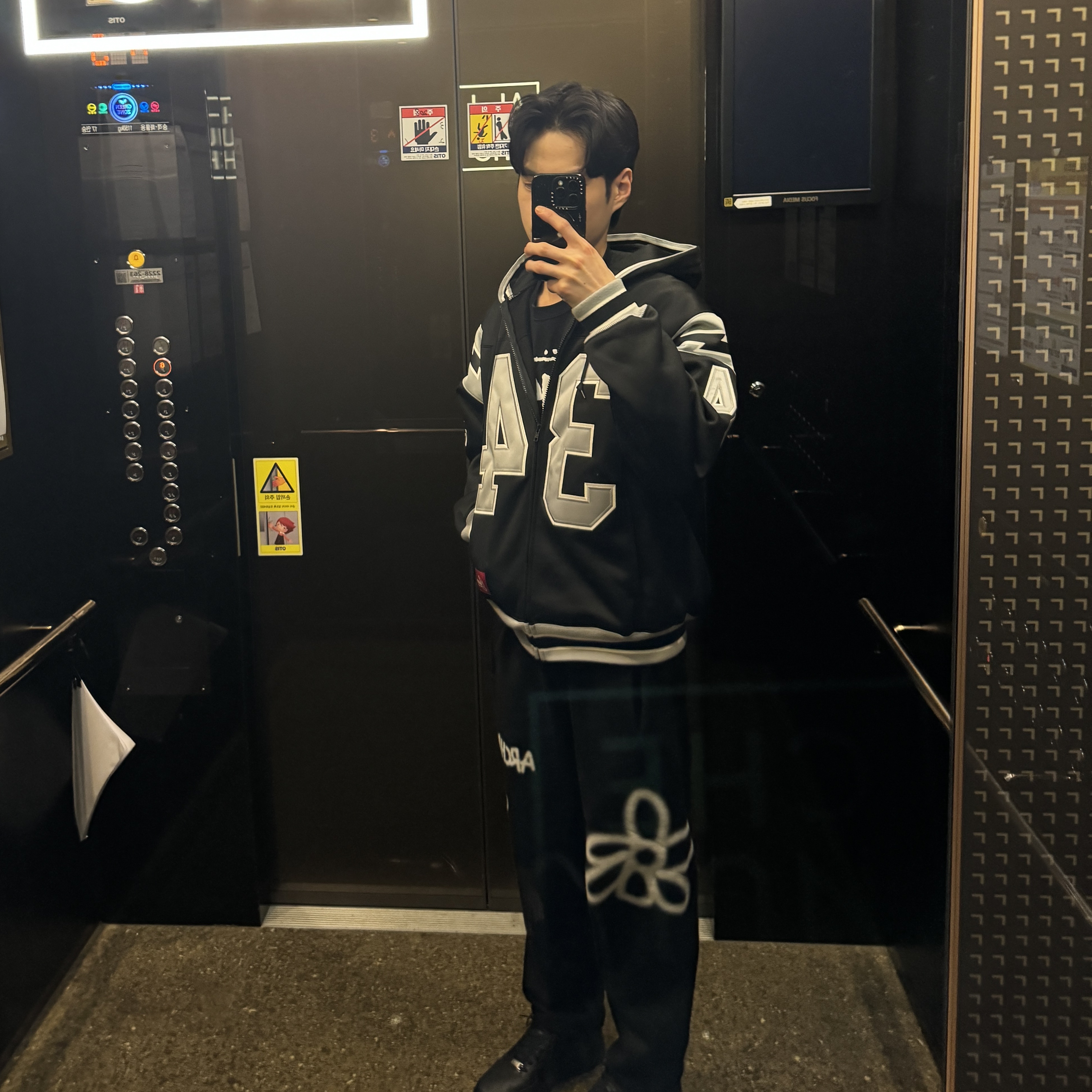 Supreme Football Zip Up Hooded Sweatshirt Black - 24SS, Nike x Supreme Air Force 1 Low Black 착용 스타일