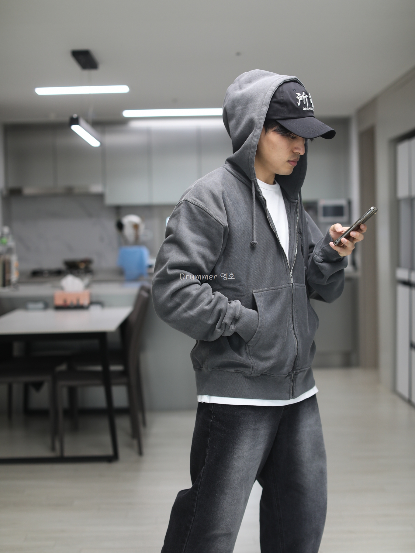 Stussy 8 Ball Pigment Dyed Zip Hoodie Black, Darkr8m Studio x Kian84 WOOkimyung Ball Cap Black 착용 스타일 - 2