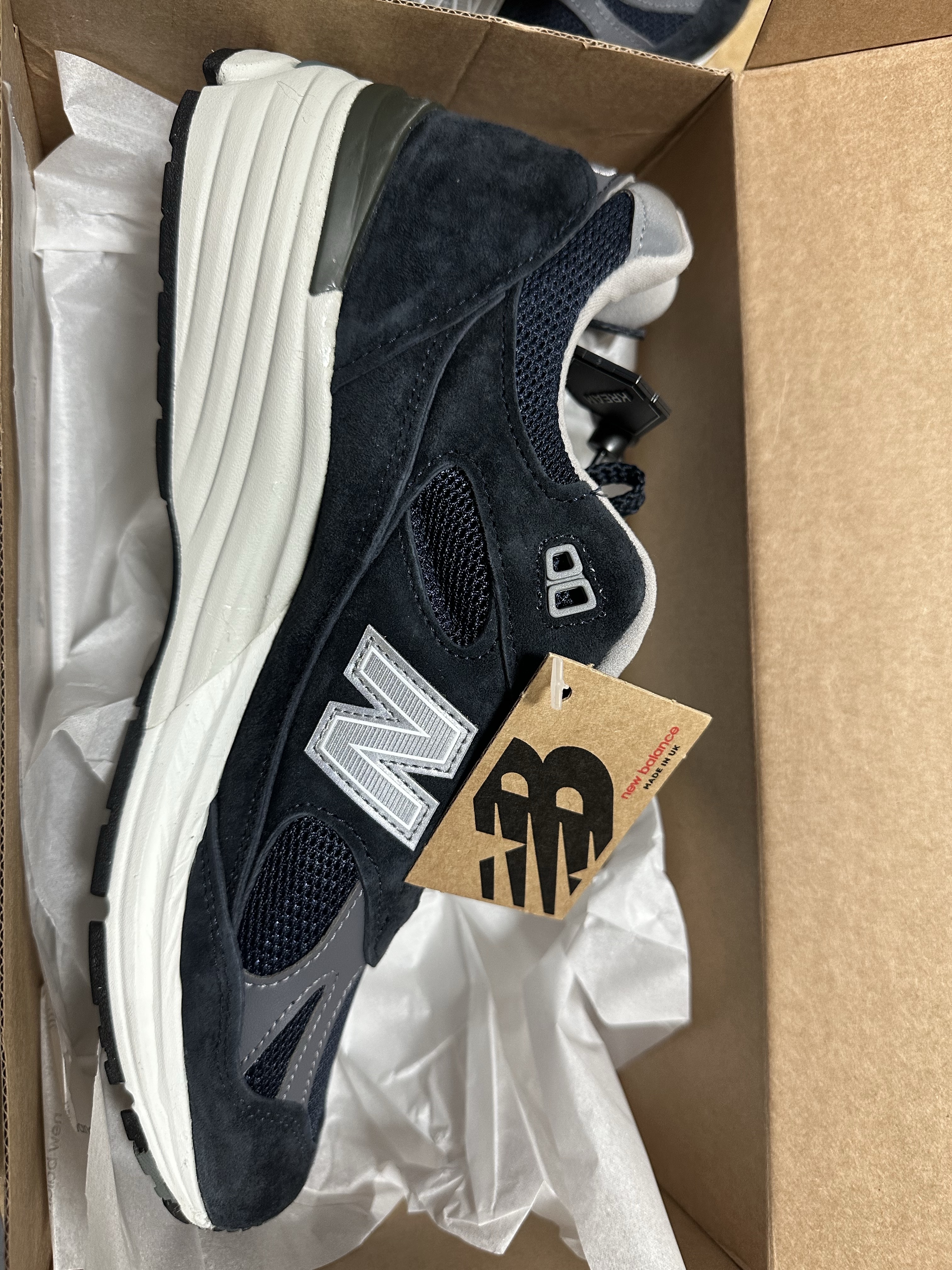 New Balance 991v2 Made in UK Dark Navy Smoked Pearl 착용 스타일 - 2