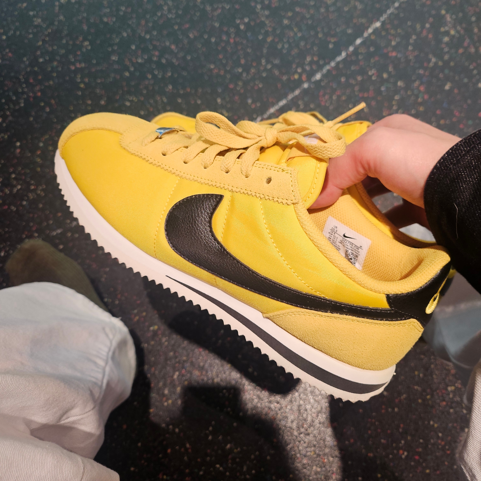 (W) Nike Cortez Vivid Sulfur 착용 스타일