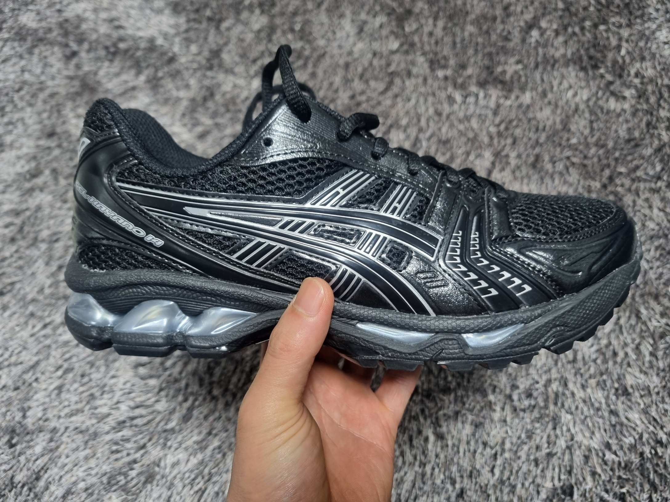 Asics Gel-Kayano 14 Black Pure Silver 착용 스타일
