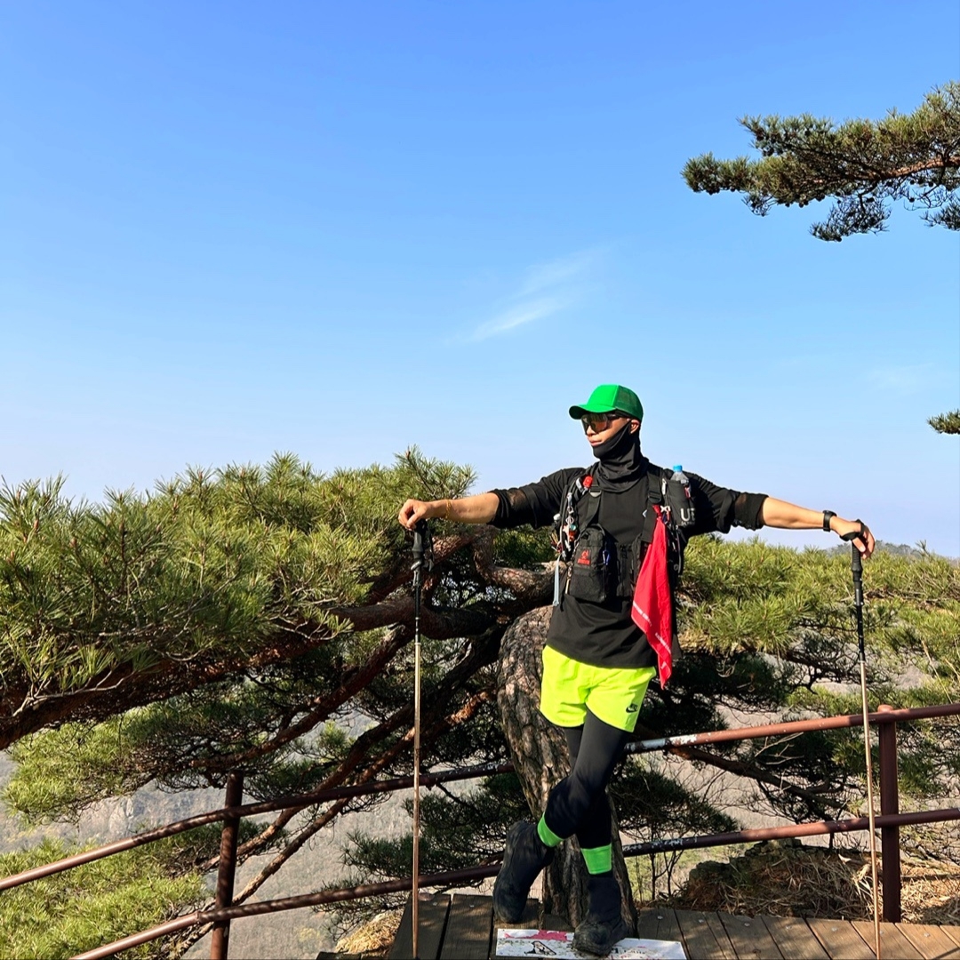 Arc'teryx Bird Curved Brim Trucker Hat Jungle 착용 스타일 - 4