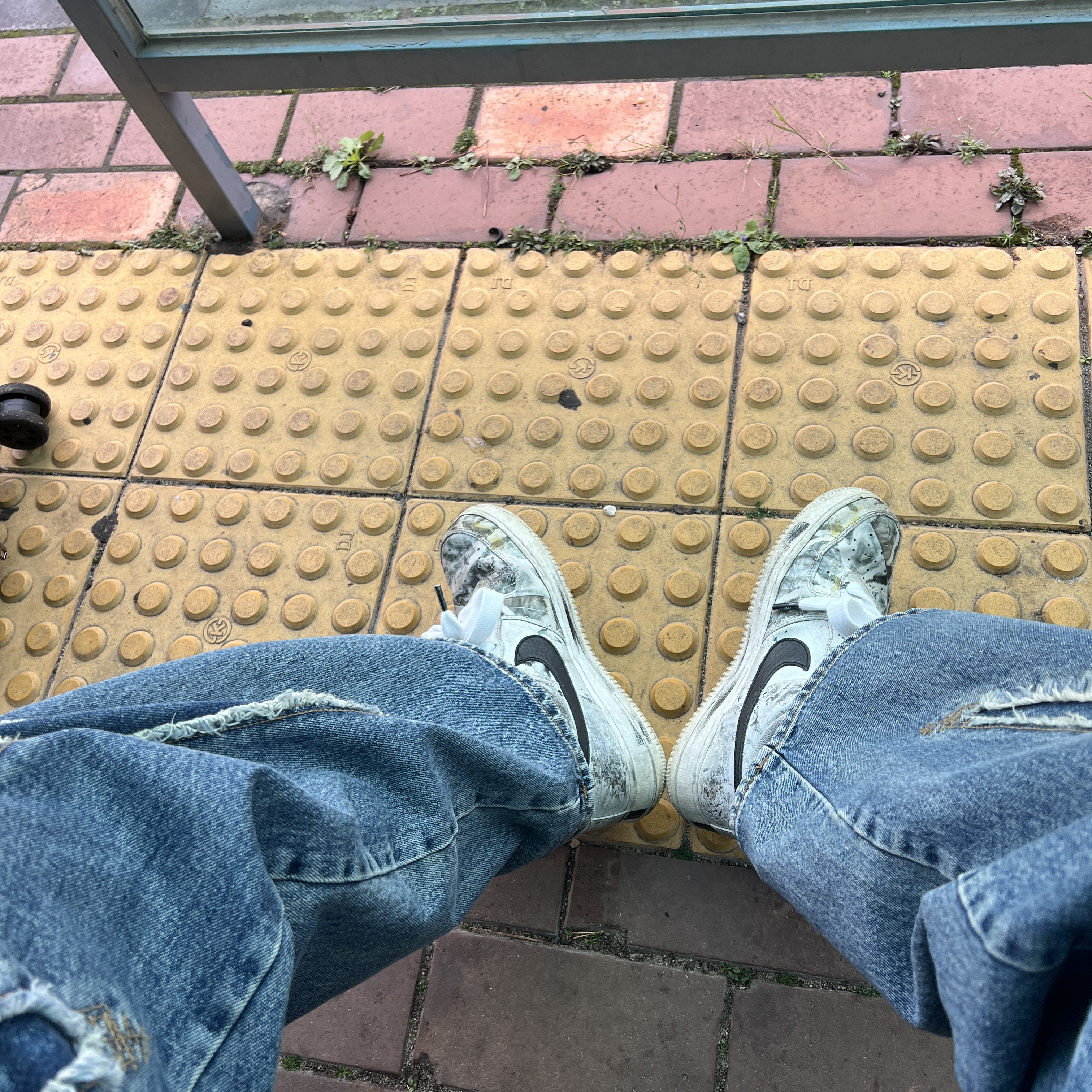Thug Club Denim Tribal Pants Denim, Nike x Peaceminusone Air Force 1 Low Para-Noise 2.0 착용 스타일 - 2