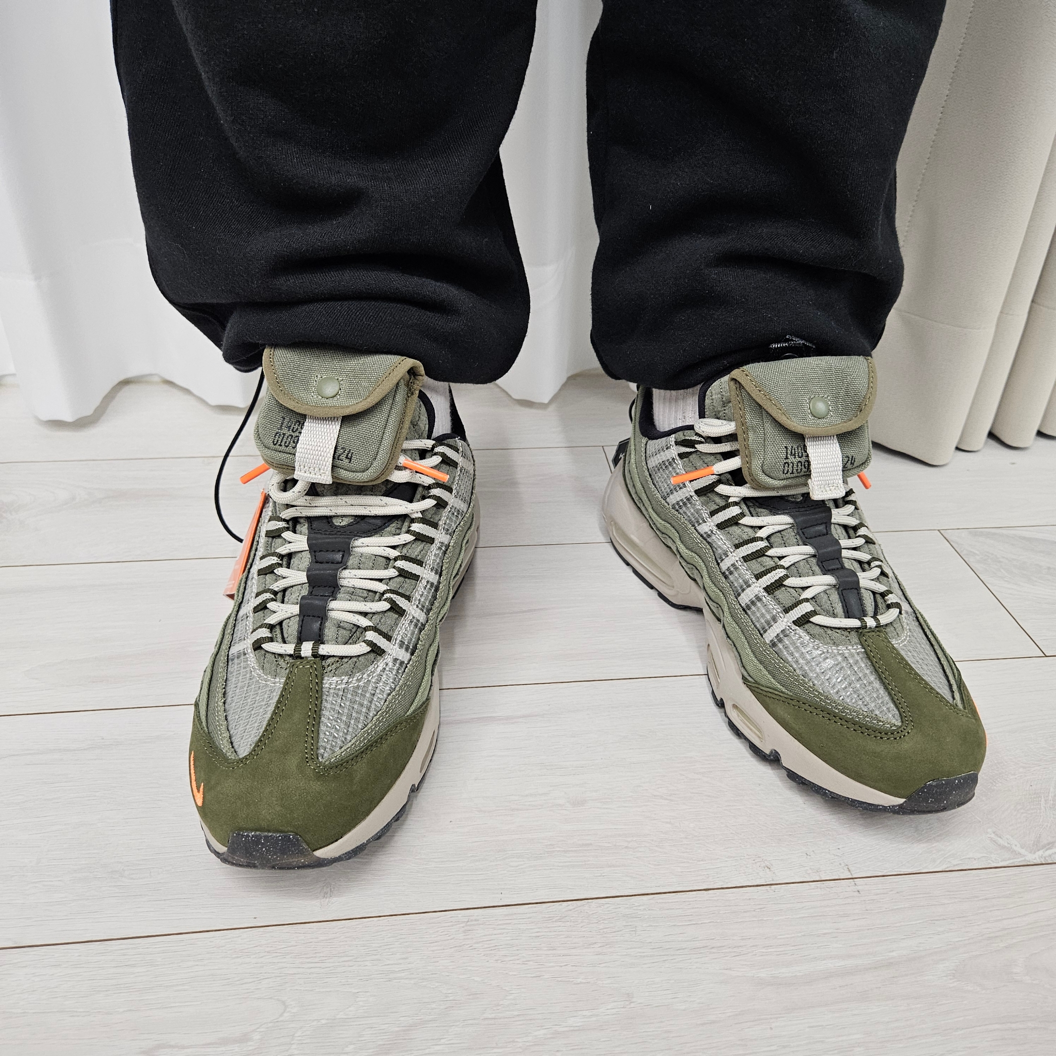 Nike Air Max 95 SE Medium Olive 착용 스타일