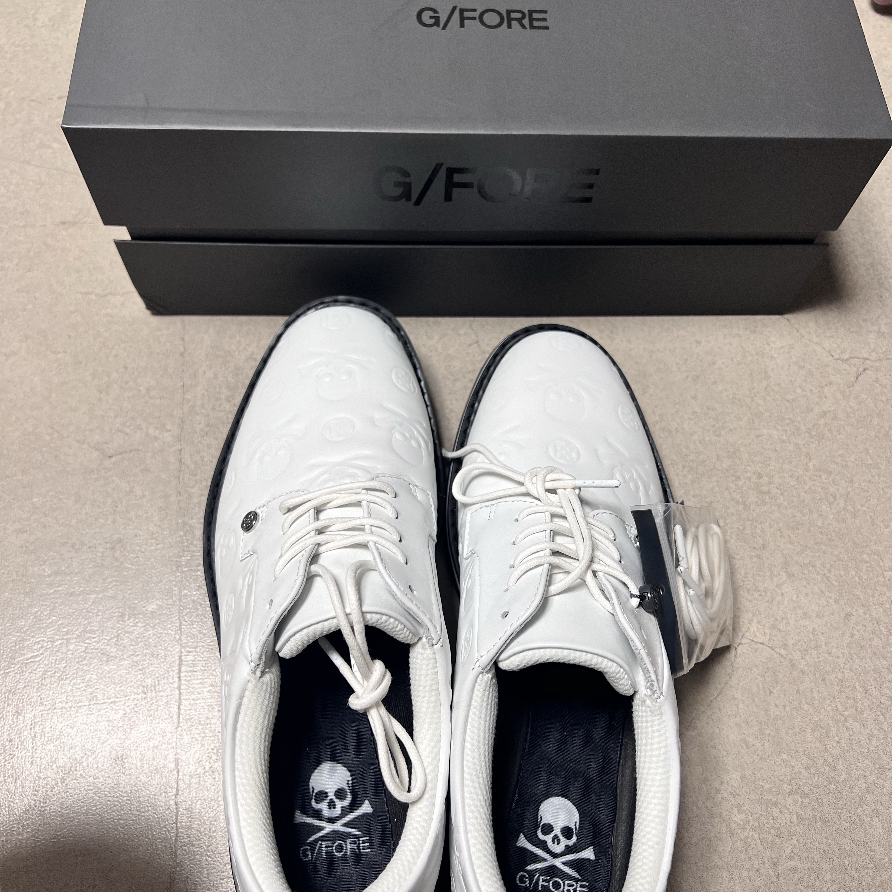 G/Fore Debossed Skull & T’S Gallivanter Snow Onyx 착용 스타일