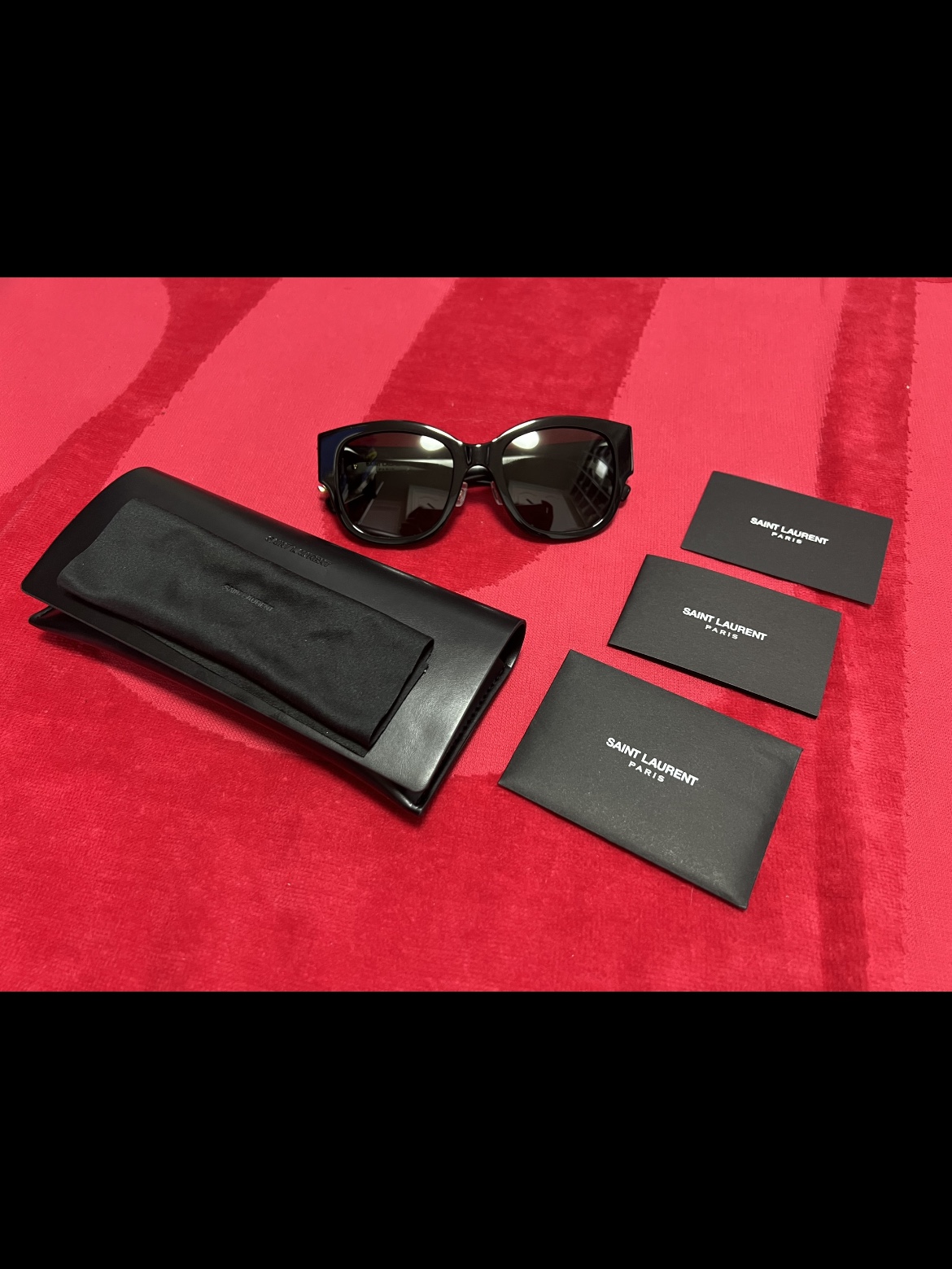 (W) Saint Laurent SL M94 Sunglasses Black 착용 스타일 - 1