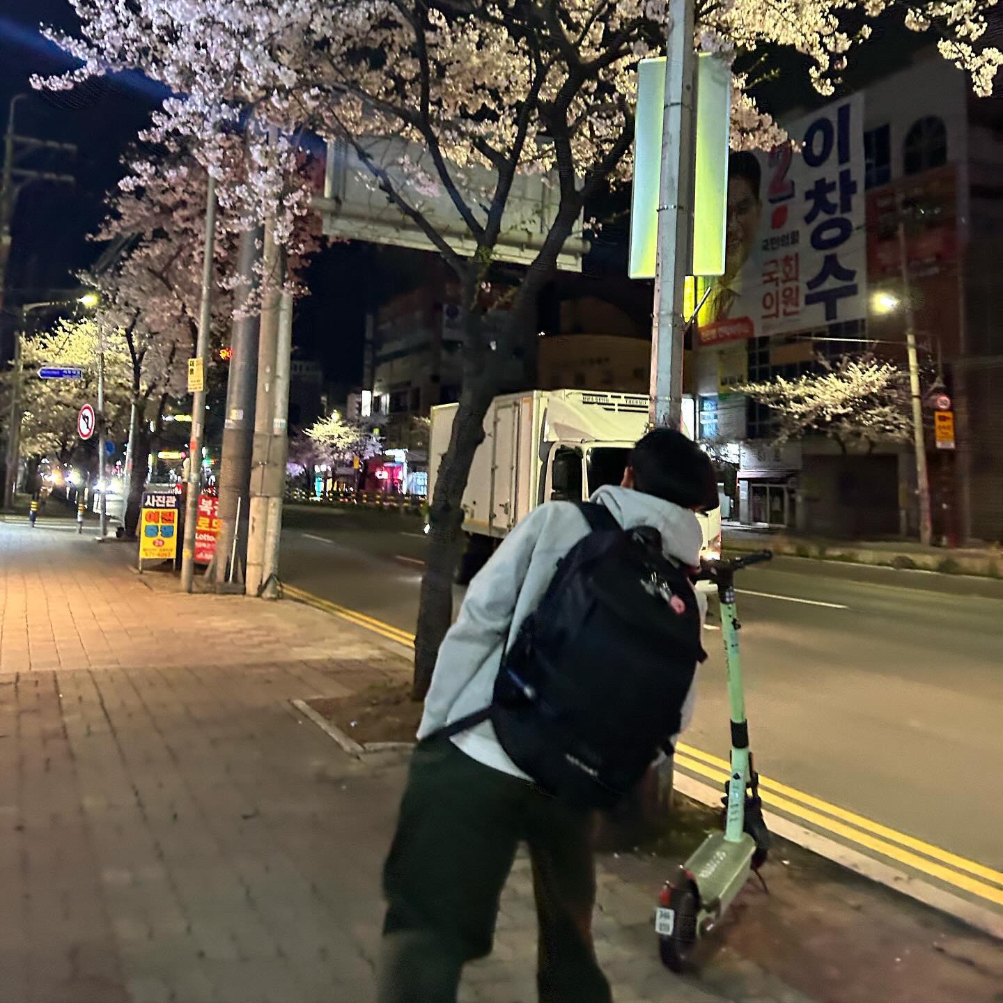 Nike x Drake Nocta Cardinal Stock Essential Hoodie Grey - Asia, Nike x Billie Eilish NRG Fleece Pants Sequoia - Asia 착용 스타일