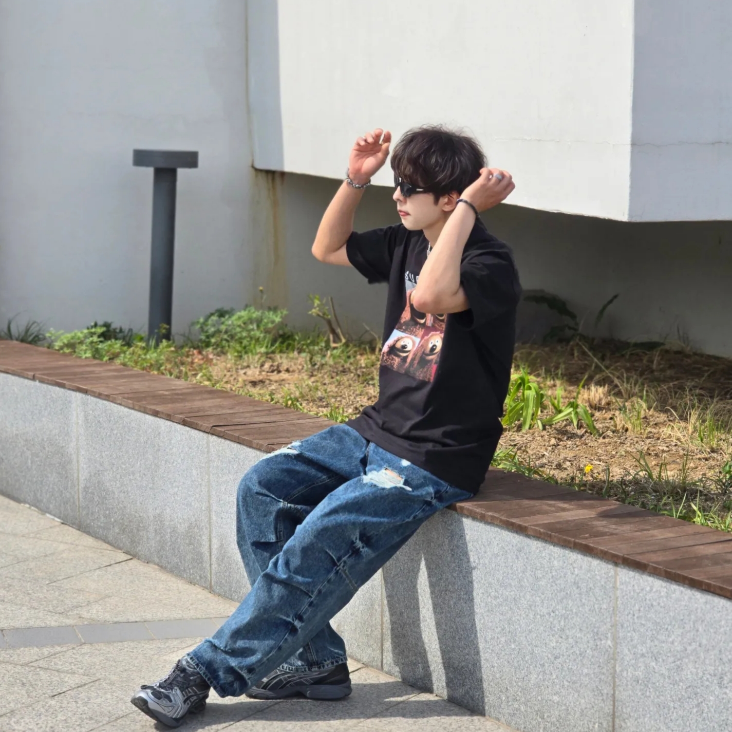 Supreme Rowlf T-Shirt Black - 24SS, Asics x Unaffected Gel-Kayano 14 Silver Moon 착용 스타일 - 4