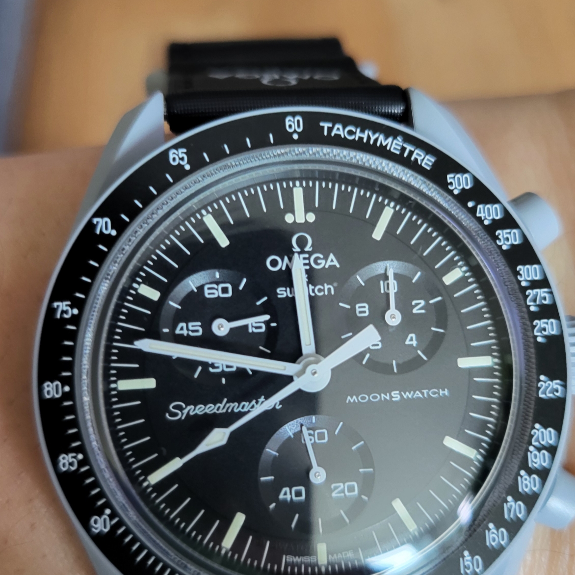 Swatch x Omega Bioceramic MoonSwatch Mission To The Moon 착용 스타일 - 1