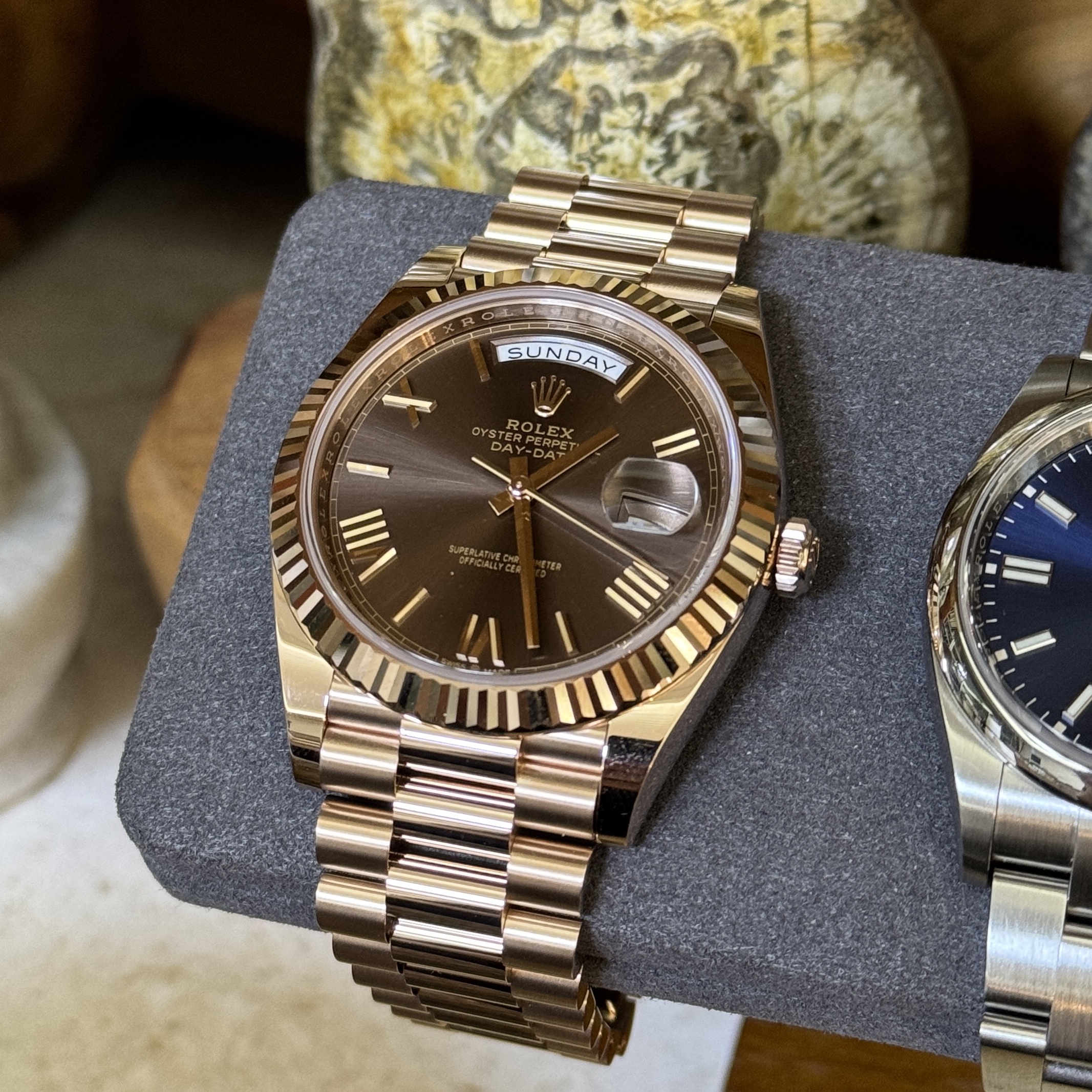 Rolex Day-Date 40mm 228235 Chocolate Roman President 착용 스타일