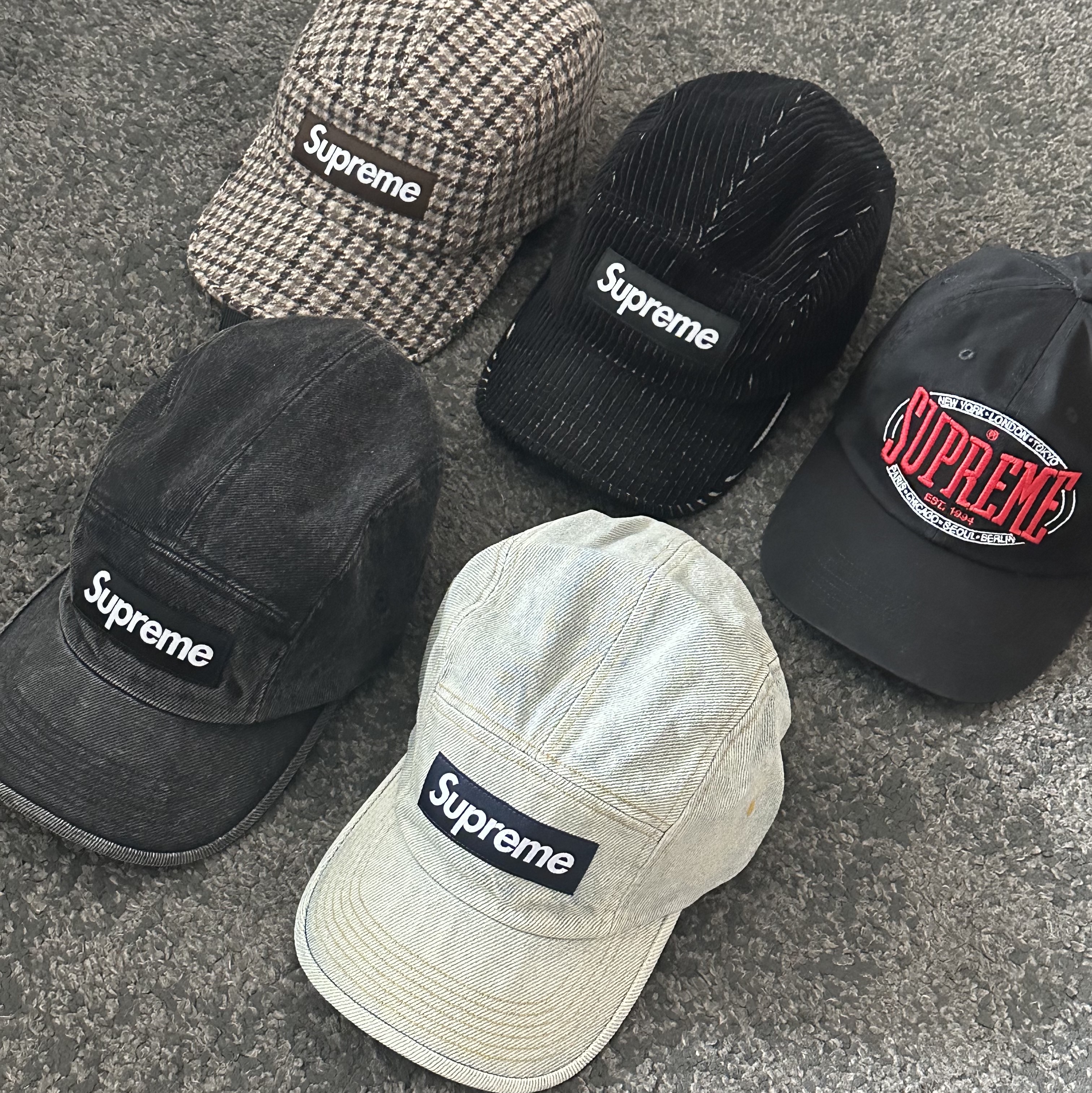 Supreme Denim Camp Cap Dirty Indigo - 23SS, Supreme Houndstooth Wool Camp Cap Tan - 23FW 착용 스타일