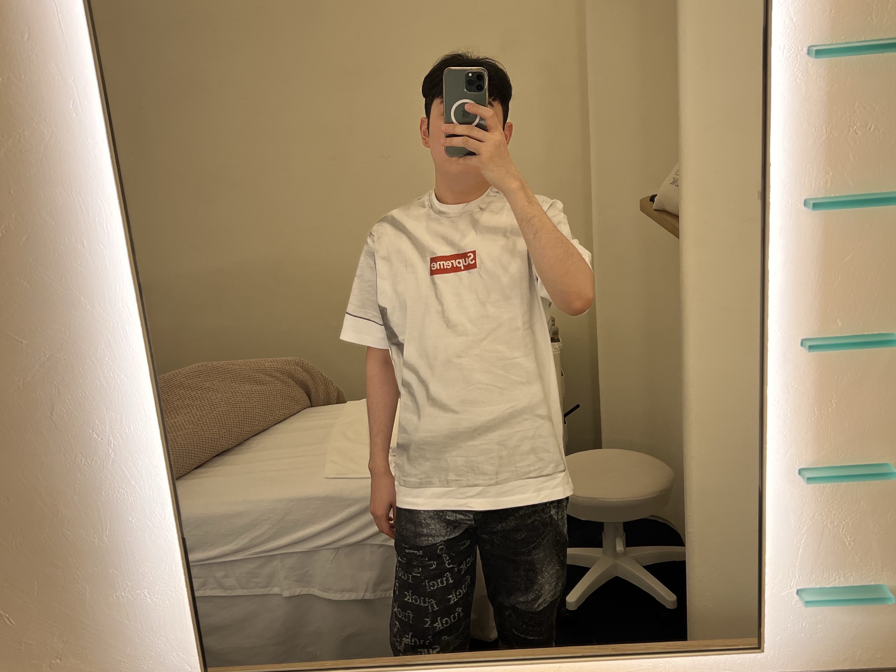 Supreme x MM6 Maison Margiela Box Logo T-Shirt White - 24SS, Supreme Archive Denim Jacquard Regular Jean Black - 23SS 착용 스타일