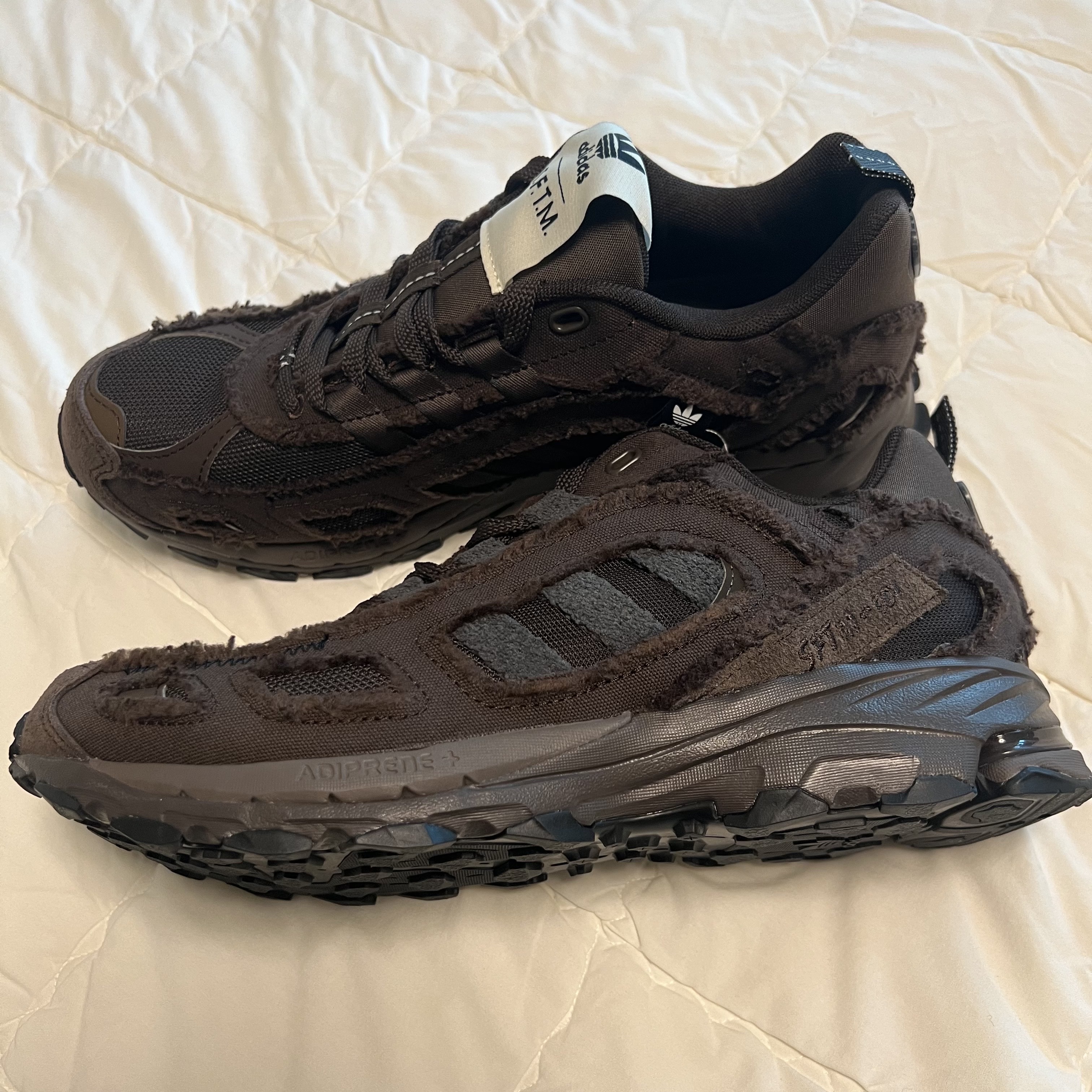 Adidas x Song for the Mute Shadowturf Dark Brown 착용 스타일 - 1