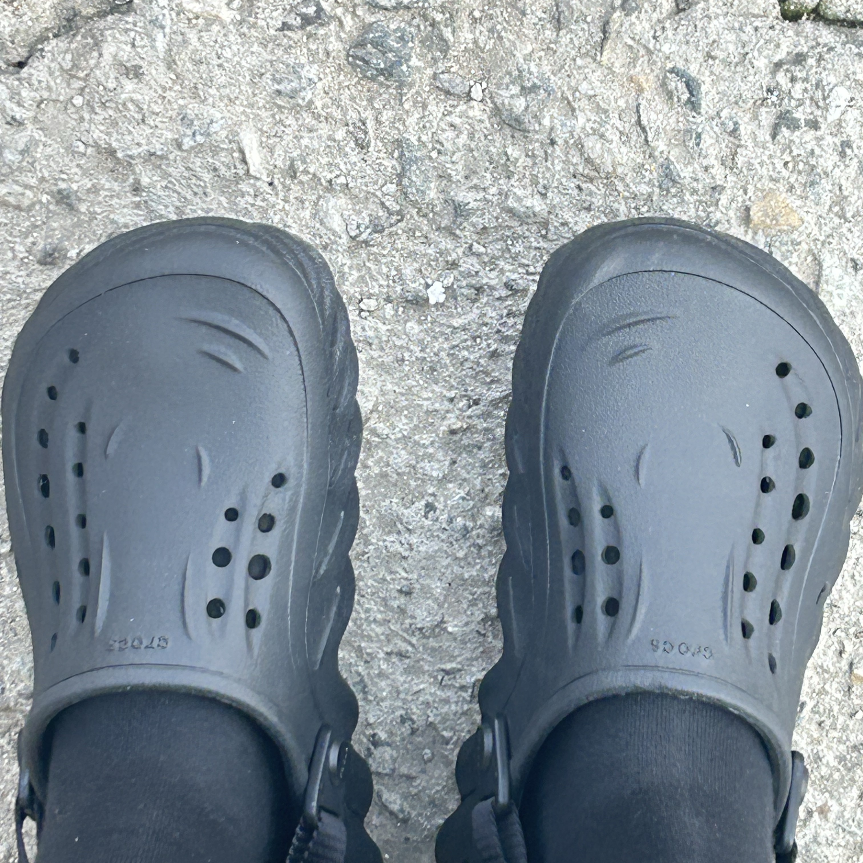 Crocs Echo Clog Black 착용 스타일