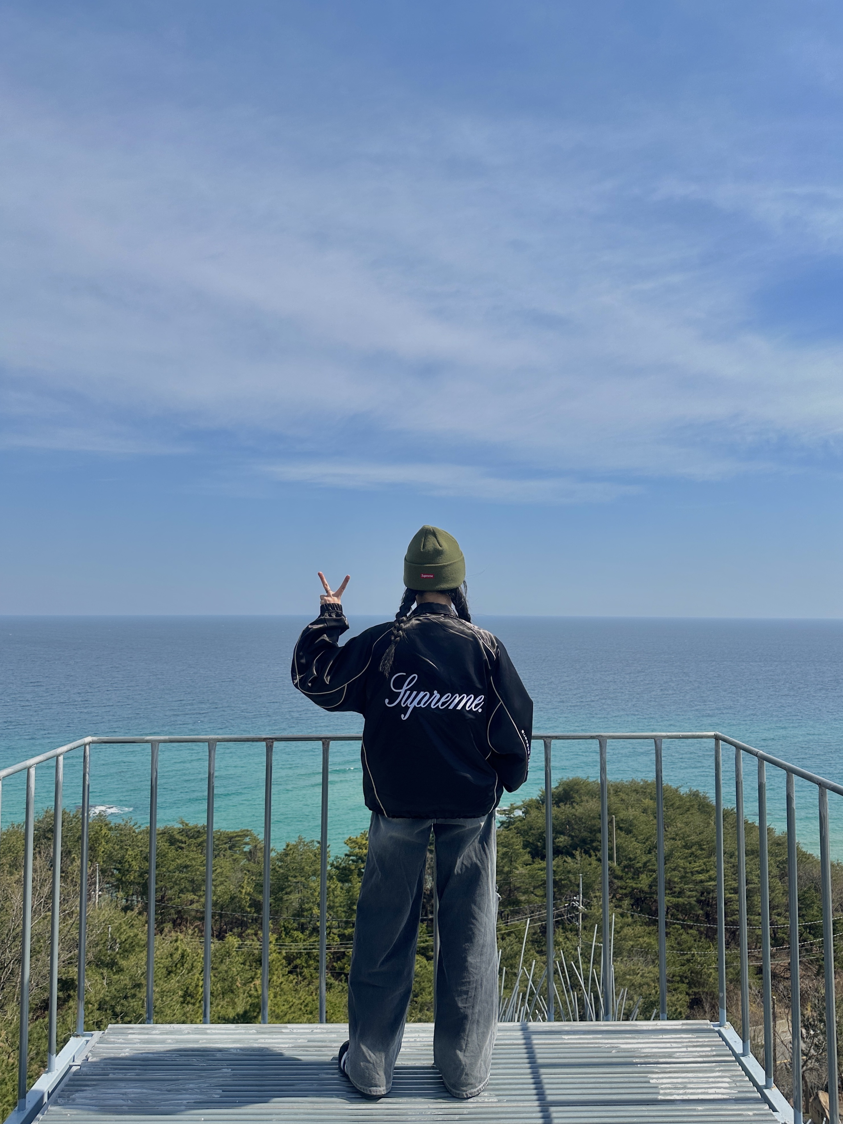 Supreme Satin Hooded Track Jacket Black - 24SS, Supreme New Era S Logo Beanie Olive - 23FW 착용 스타일 - 1