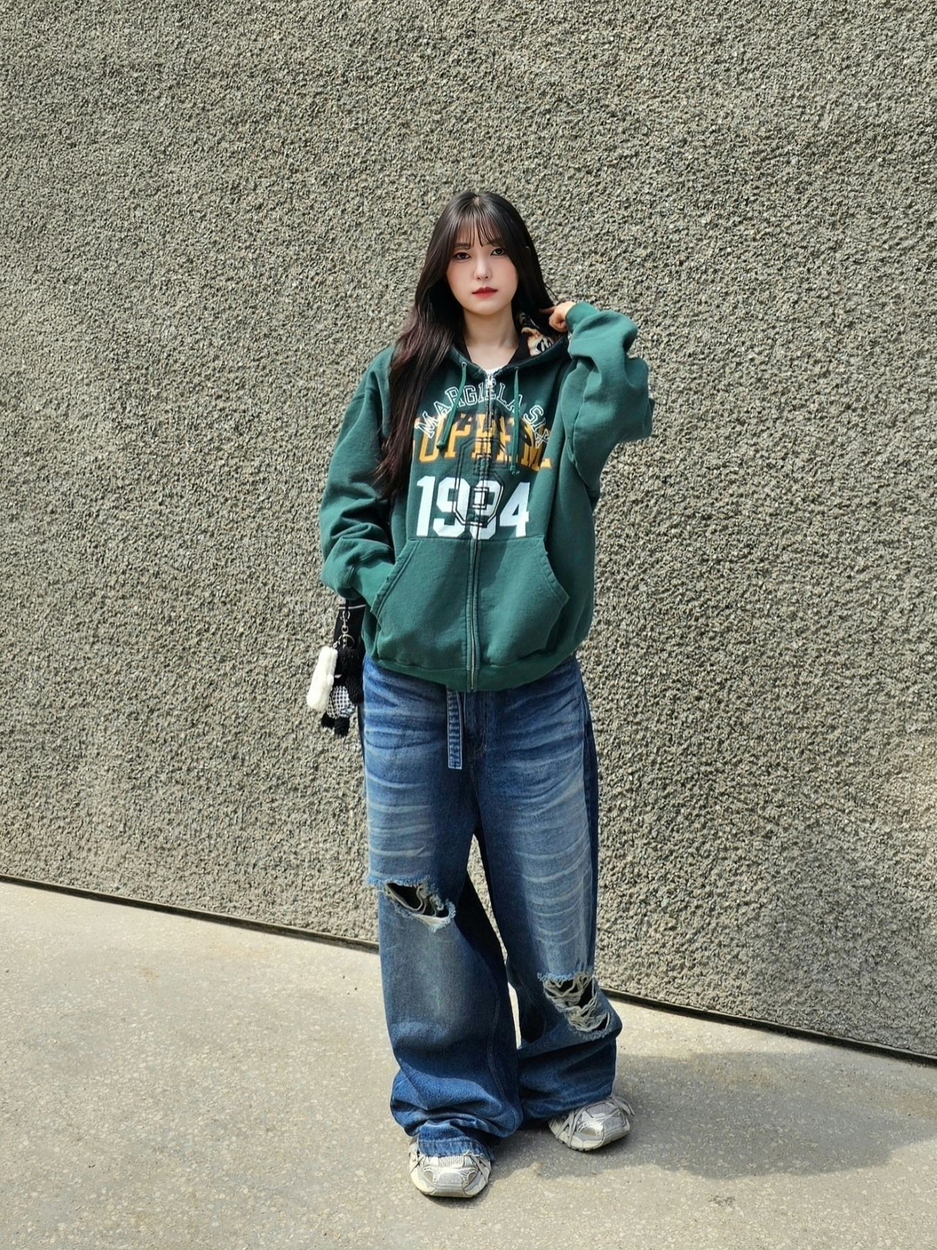 Supreme x MM6 Maison Margiela Zip Up Hooded Sweatshirt Dark Green - 24SS, (W) Balenciaga 3XL Sneakers Light Beige 착용 스타일 - 1