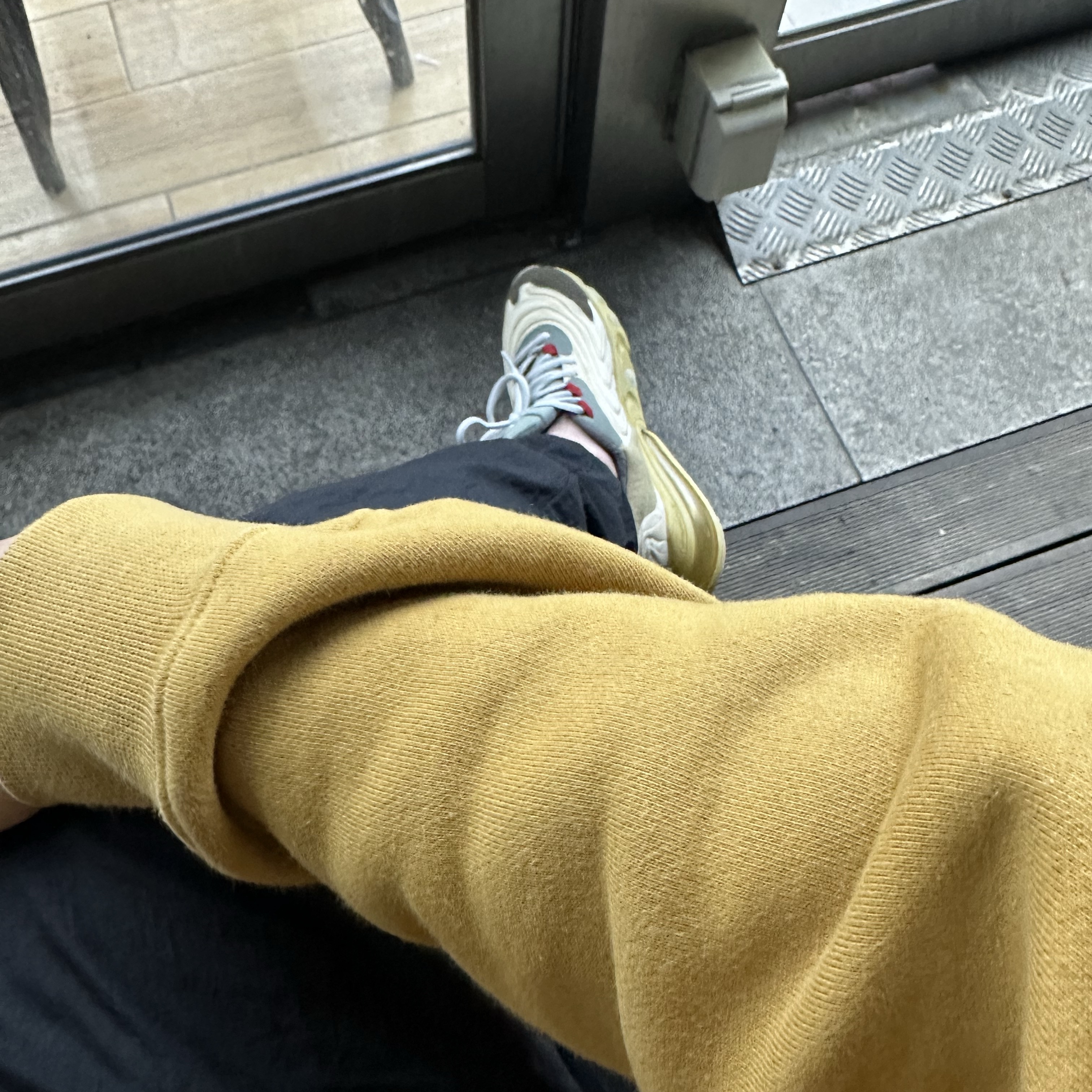 Nike x Travis Scott Air Max 270 React Cactus Trails, Nike ACG Pullover Fleece Hoodie Peat Moss - Asia 착용 스타일