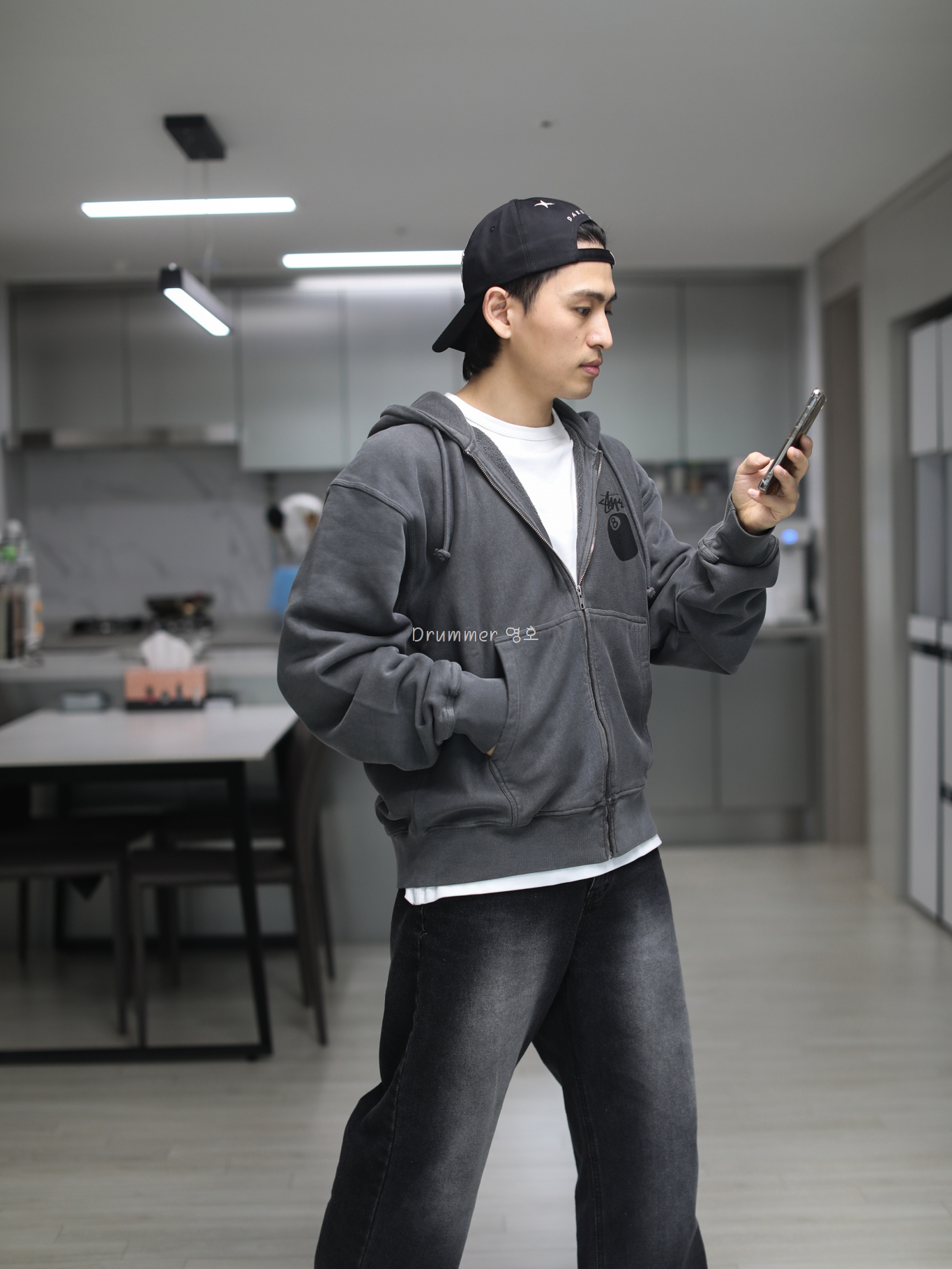 Stussy 8 Ball Pigment Dyed Zip Hoodie Black, Darkr8m Studio x Kian84 WOOkimyung Ball Cap Black 착용 스타일 - 2