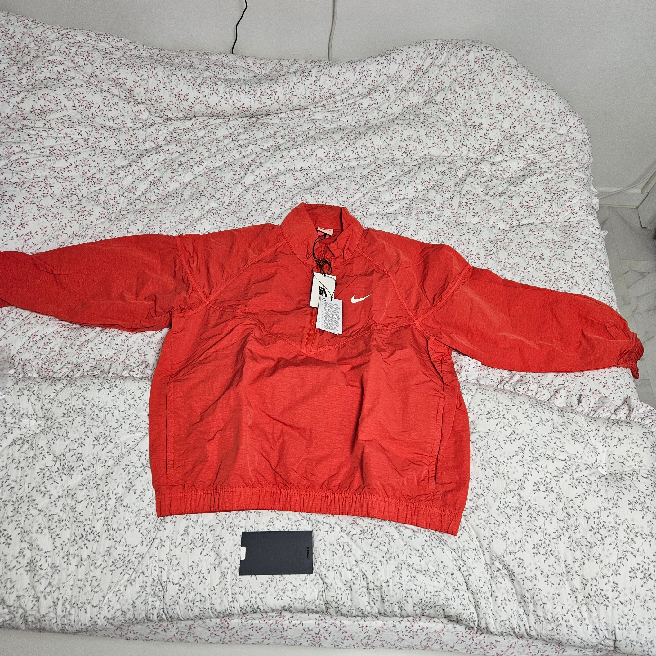 Nike x Stussy Windrunner Jacket Habanero Red 착용 스타일 - 1