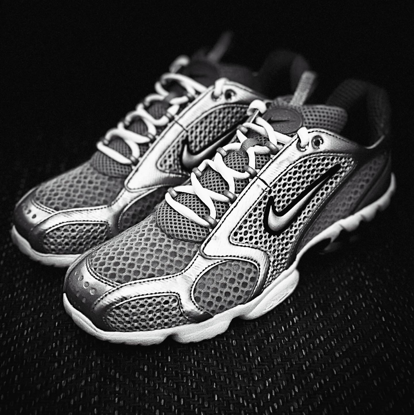 Nike Air Zoom Spiridon Cage 2 Metallic Silver 착용 스타일 - 3