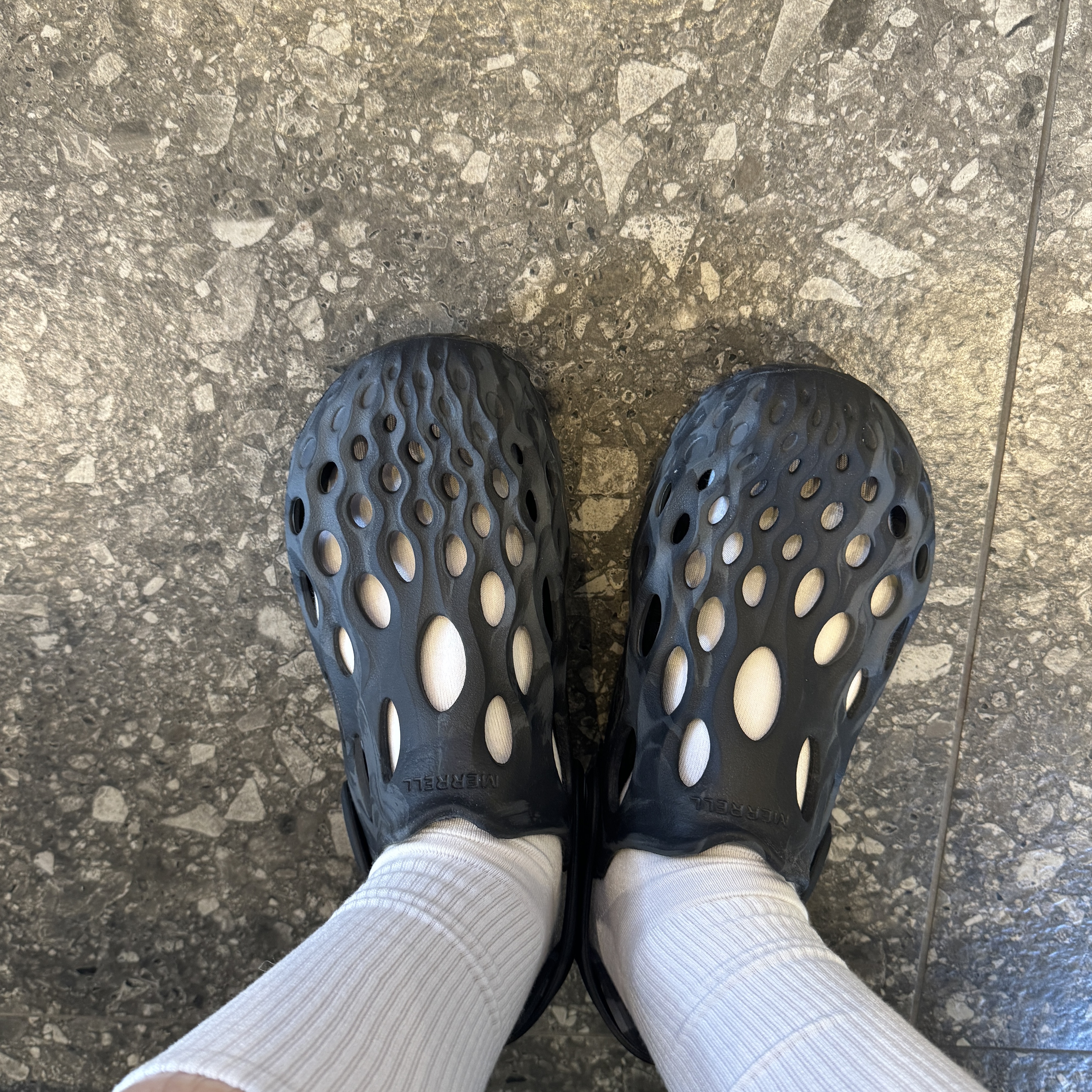 Merrell Hydro Moc Black 착용 스타일 - 2