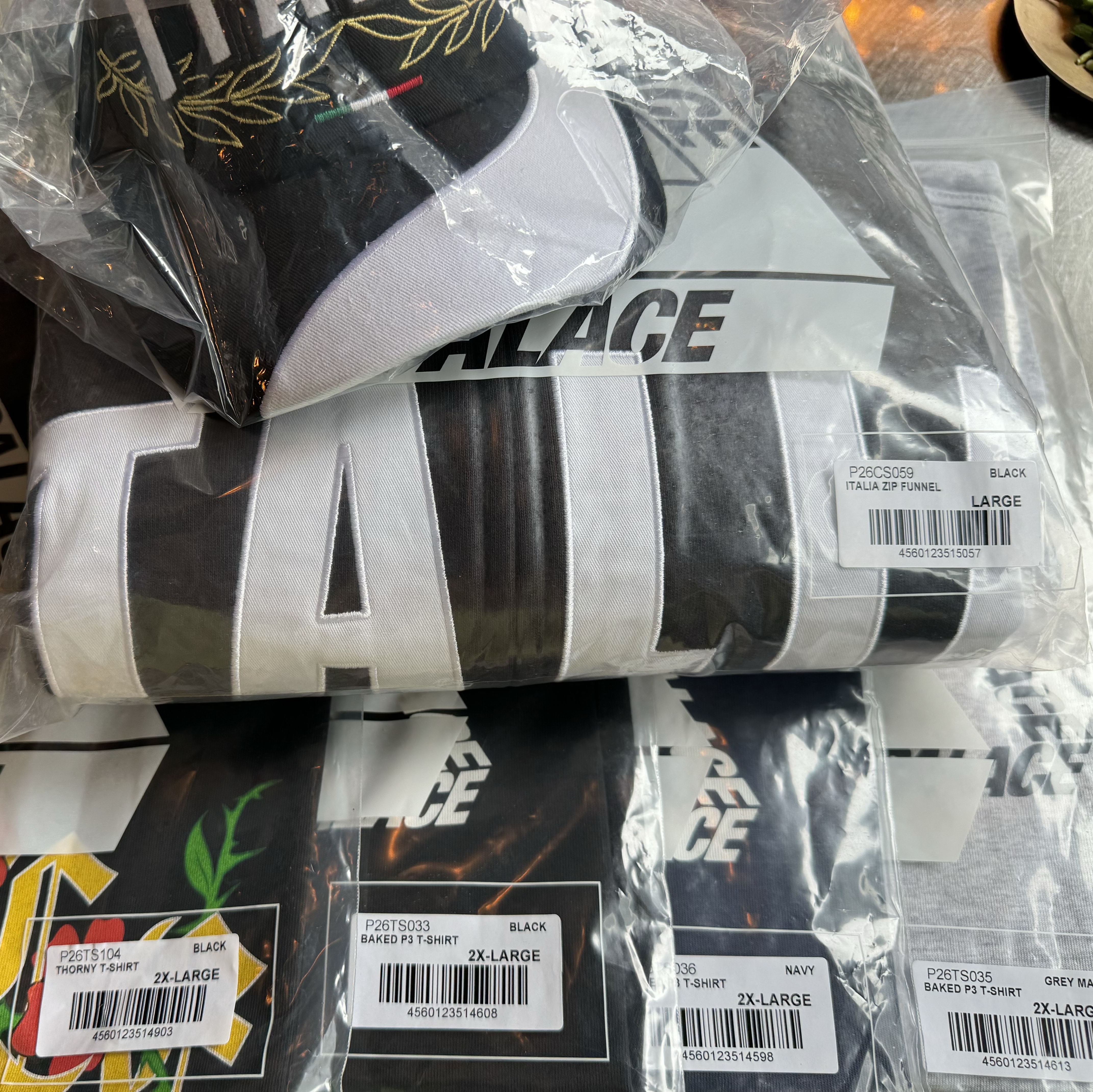 Palace Italia Zip Funnel Black - 24SS, Palace Italia 6-Panel Black - 24SS 착용 스타일 - 1