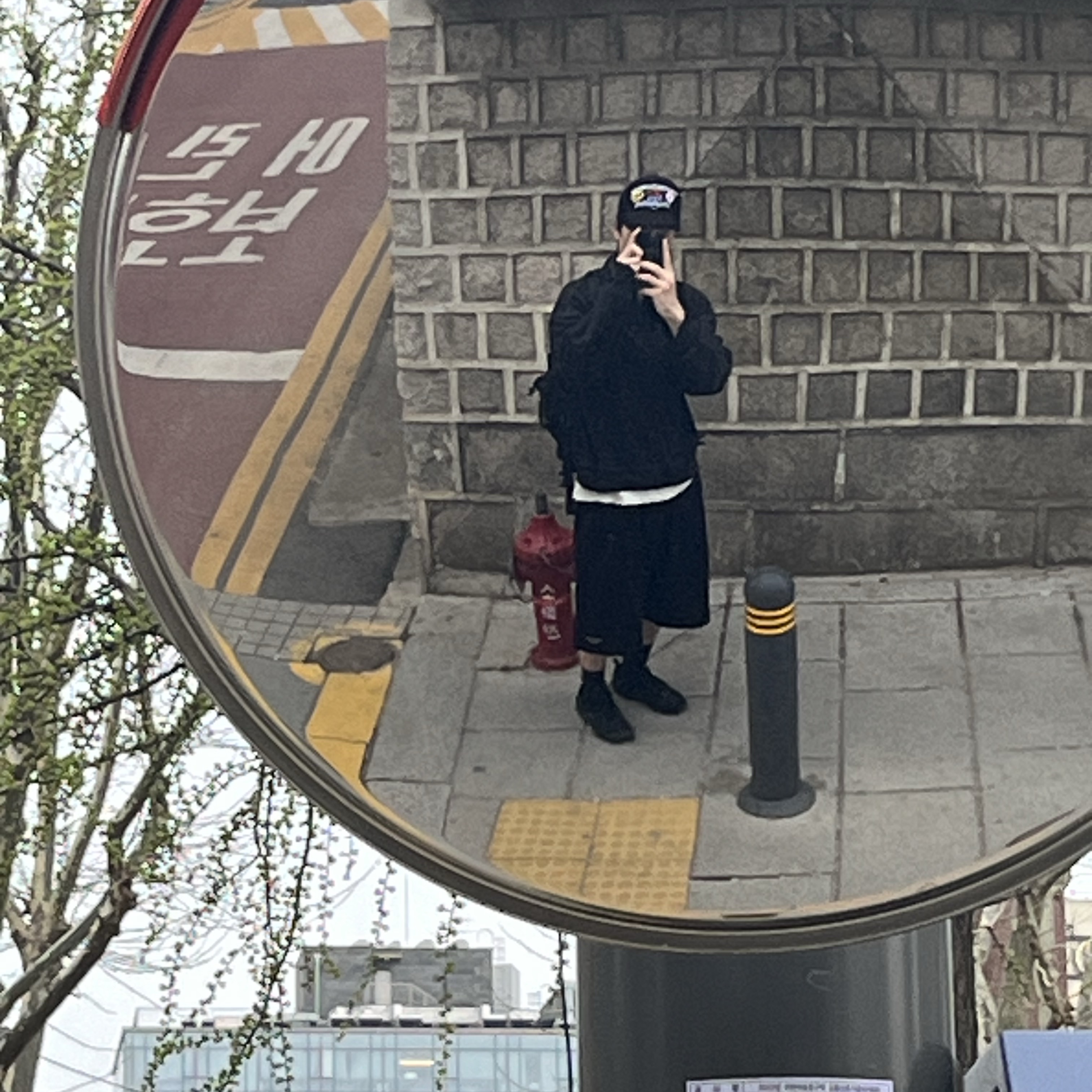 Undermycar Mu.16 Anti Fxxking Logo Play Oversized One Tuck Sweat Shorts Black, C.P. Company Nylon B Single Strap Rucksack Total Eclipse Blue - 23FW 착용 스타일 - 2