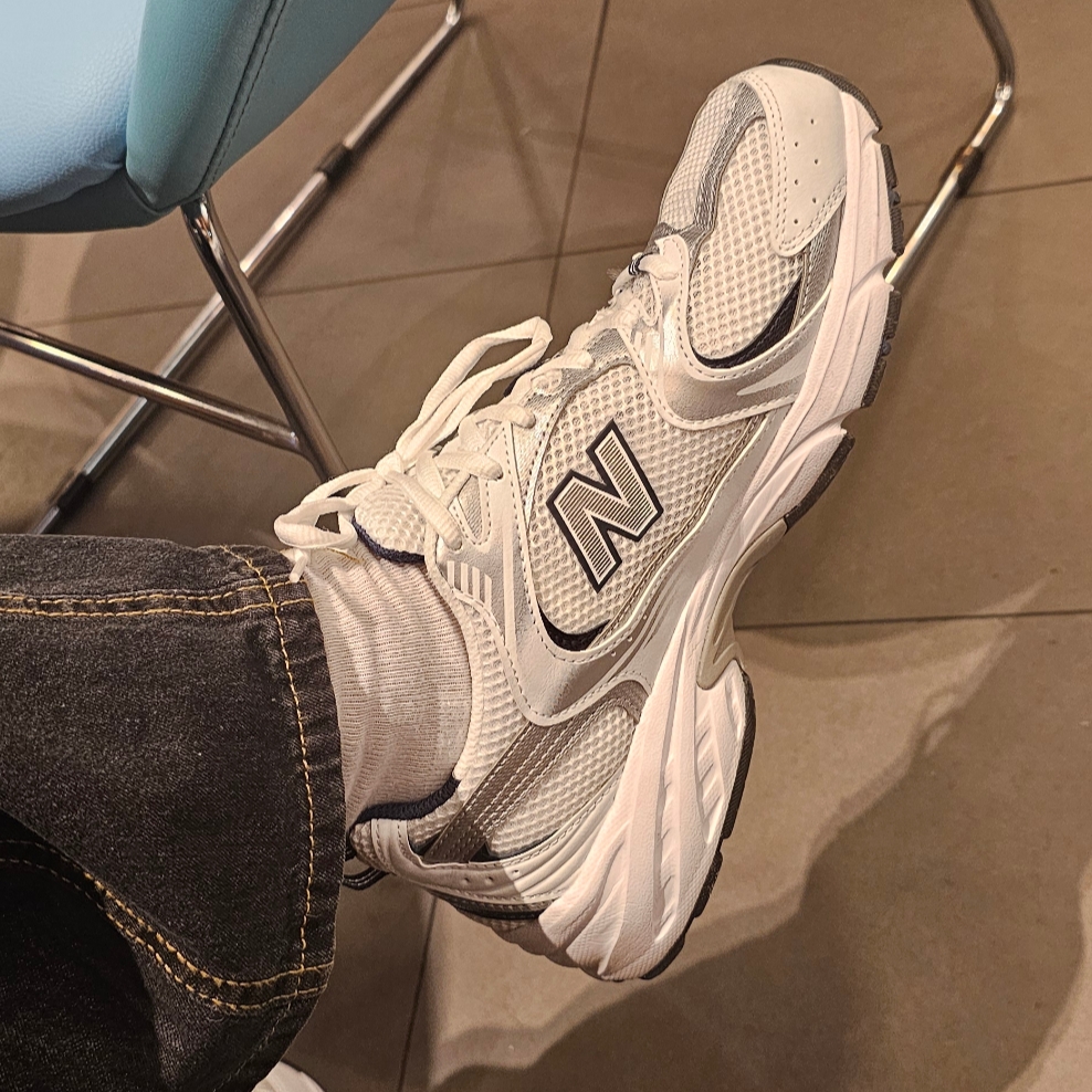 New Balance 530 White 착용 스타일