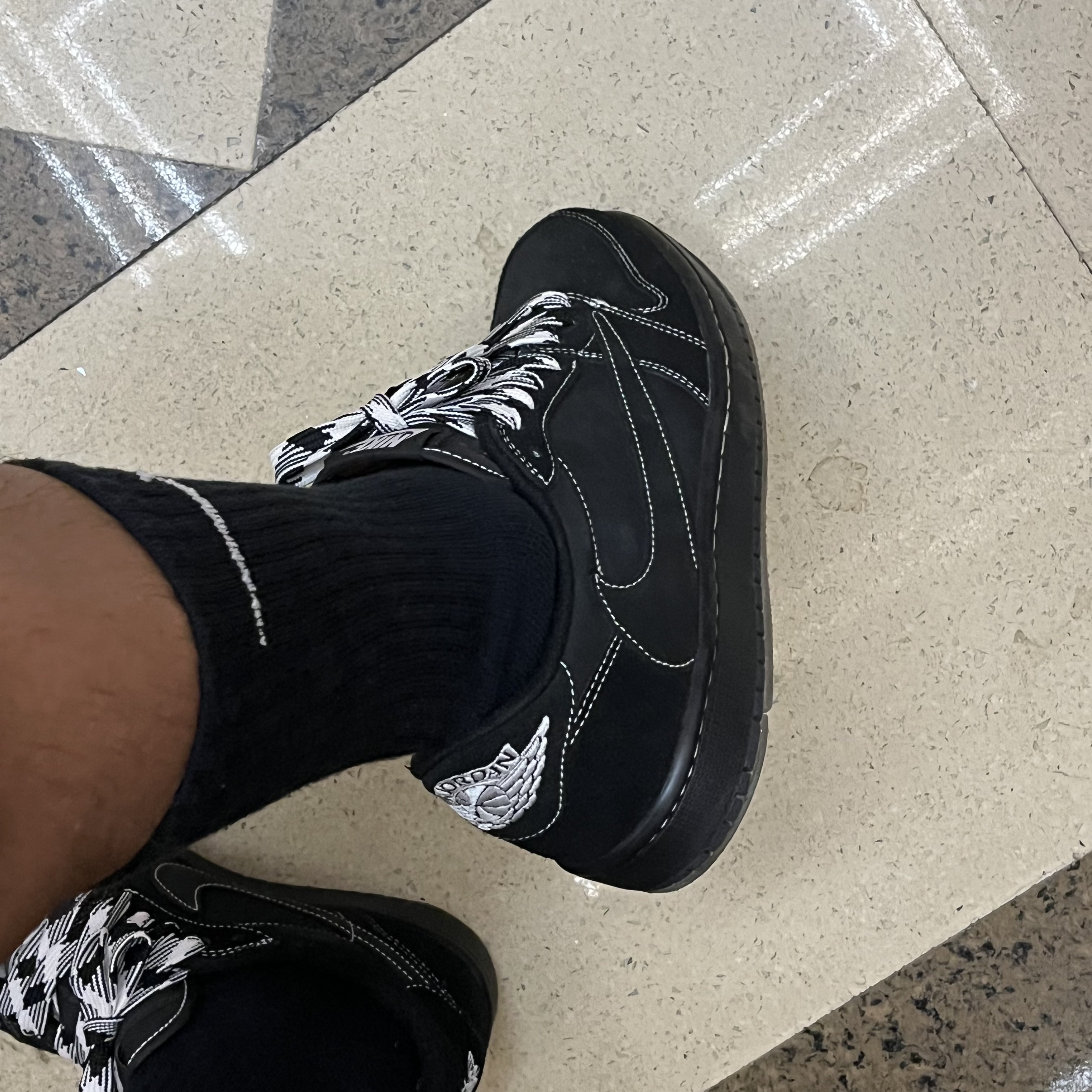 Jordan 1 x Travis Scott Retro Low OG SP Black Phantom 착용 스타일