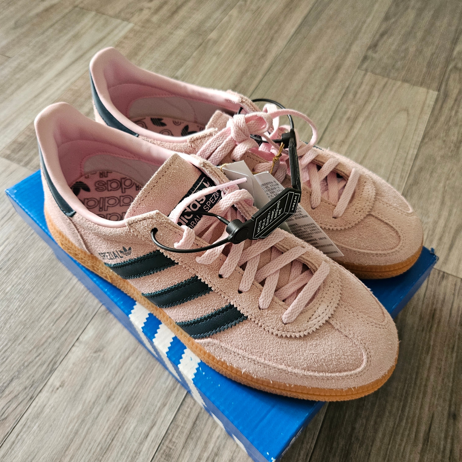 (W) Adidas Spezial Handball Clear Pink 착용 스타일 - 1