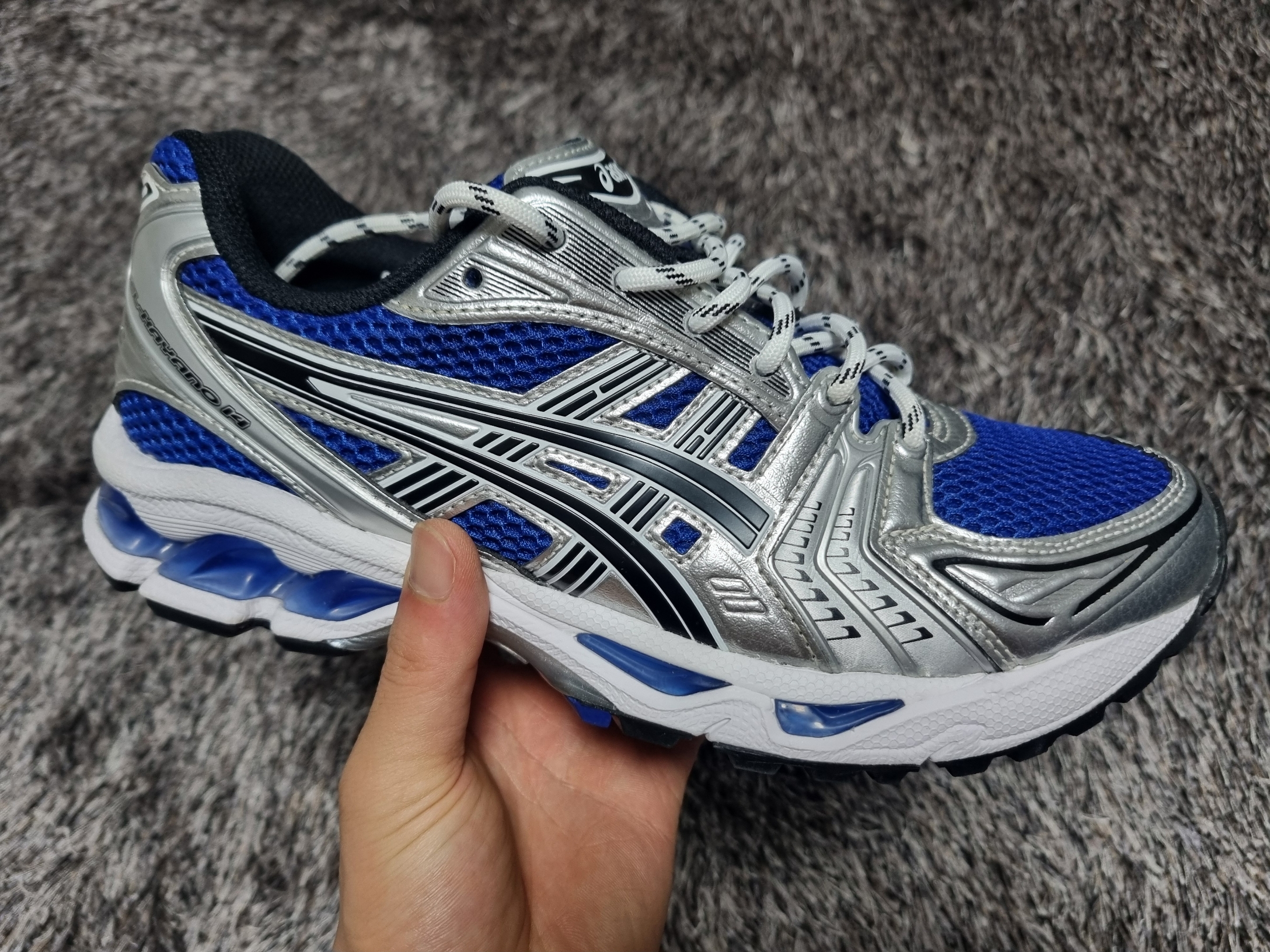 Asics Gel-Kayano 14 Monaco Blue Black 착용 스타일