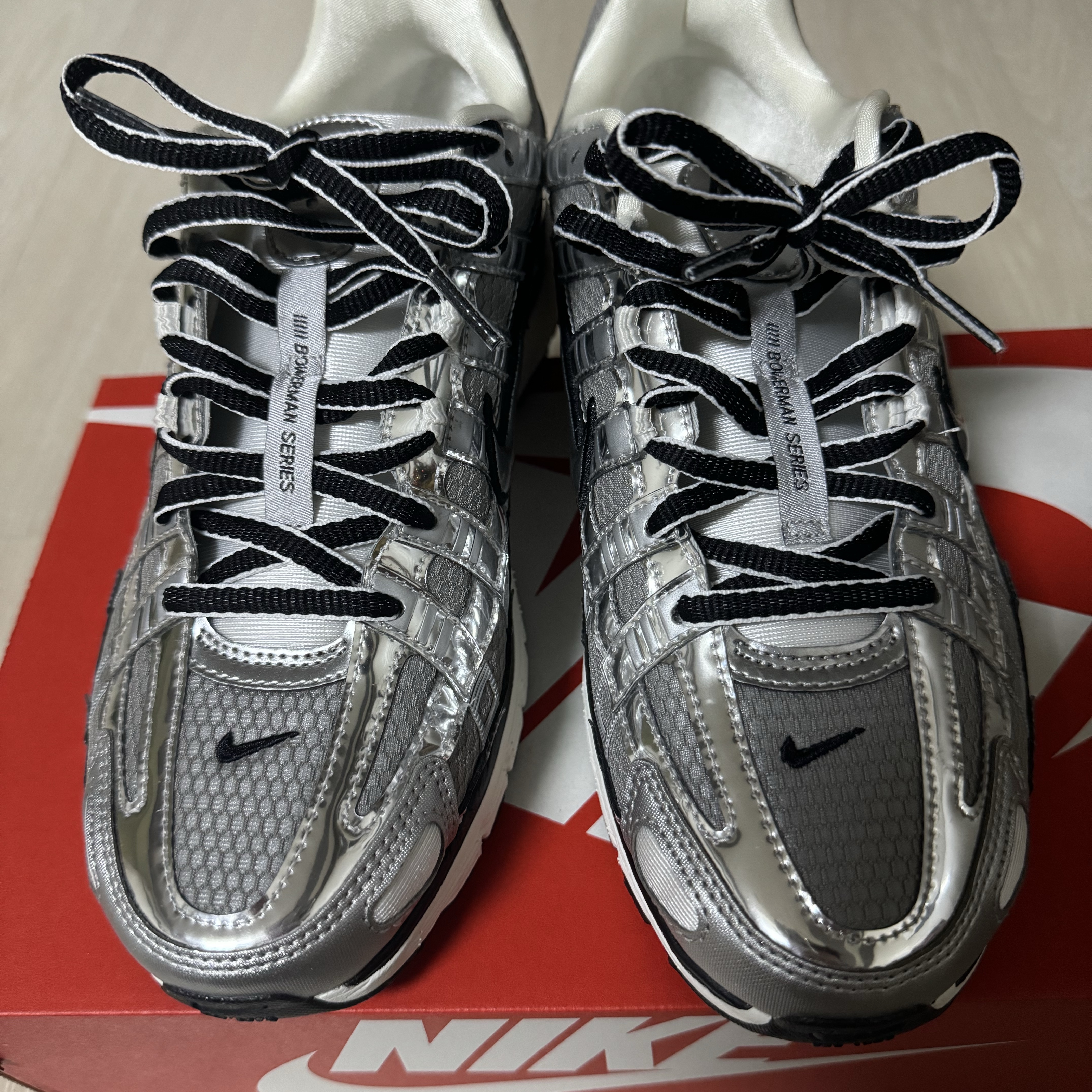 Nike P-6000 Metallic Silver 착용 스타일