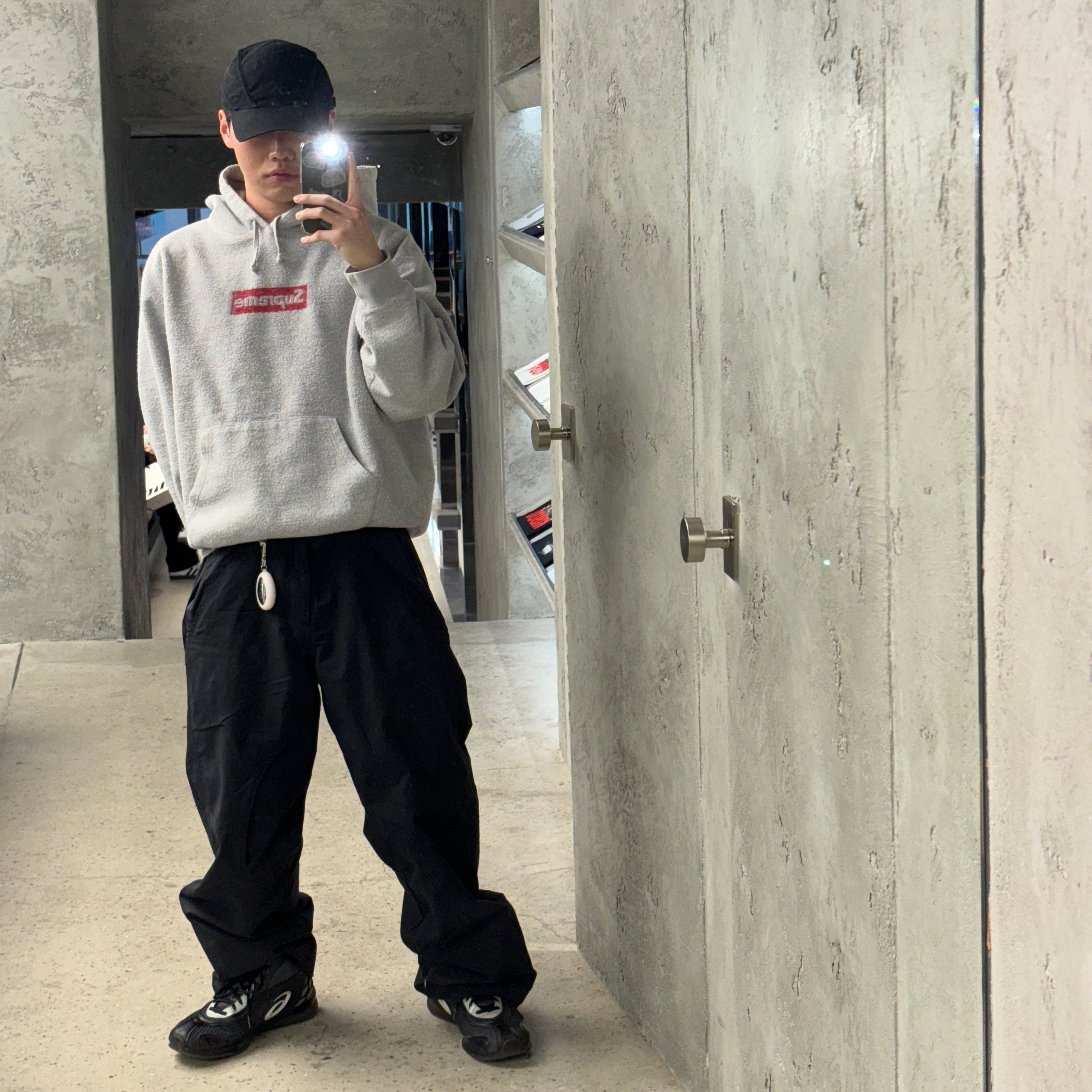 Supreme Inside Out Box Logo Hooded Sweatshirt Heather Grey - 23SS, Asics x Kiko Kostadinov Gel-Sokat 2 Carrier Grey 착용 스타일 - 1