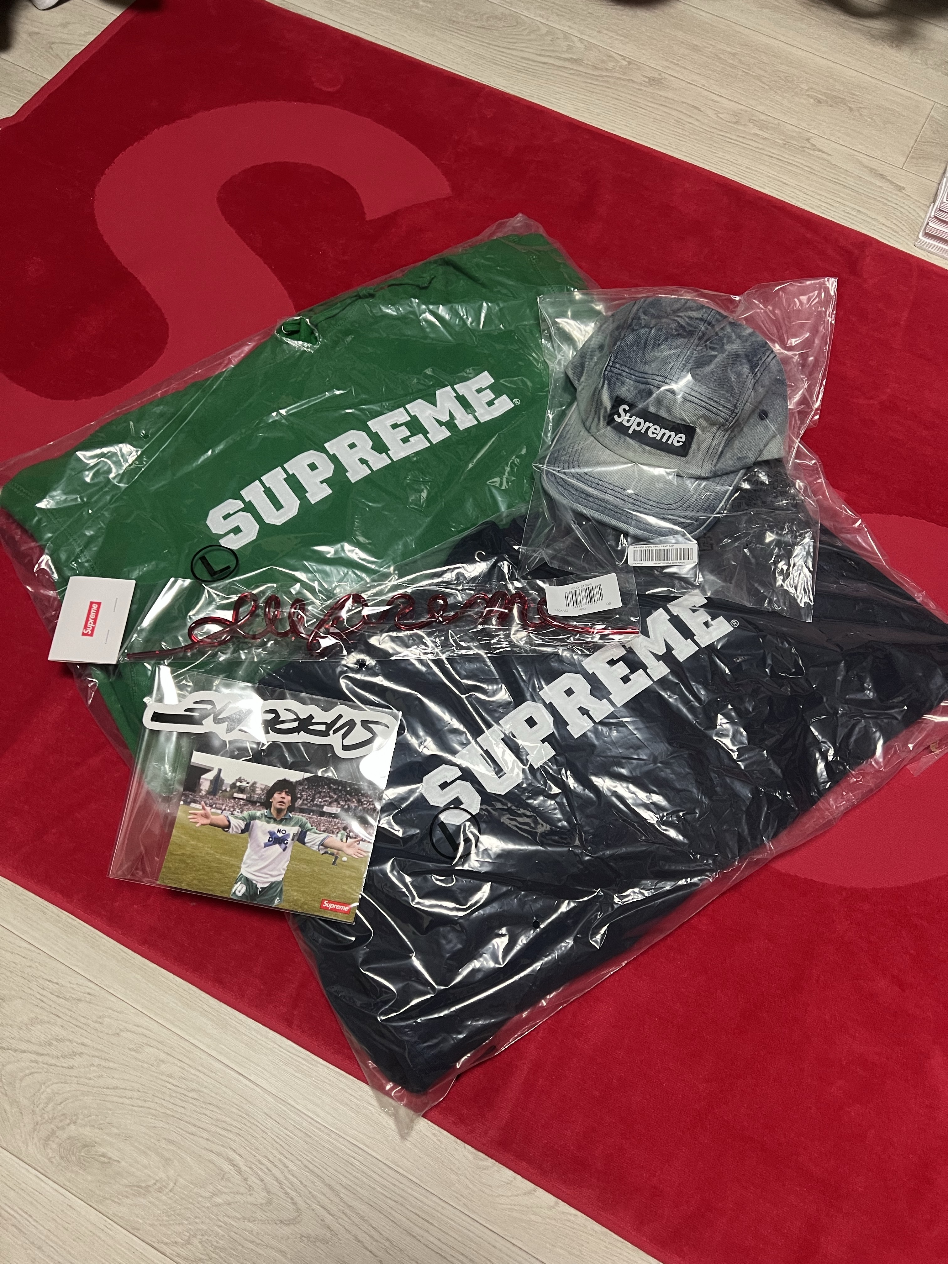 Supreme Collegiate Hooded Sweatshirt Navy - 24SS, Supreme Collegiate Hooded Sweatshirt Dark Green - 24SS 착용 스타일 - 7