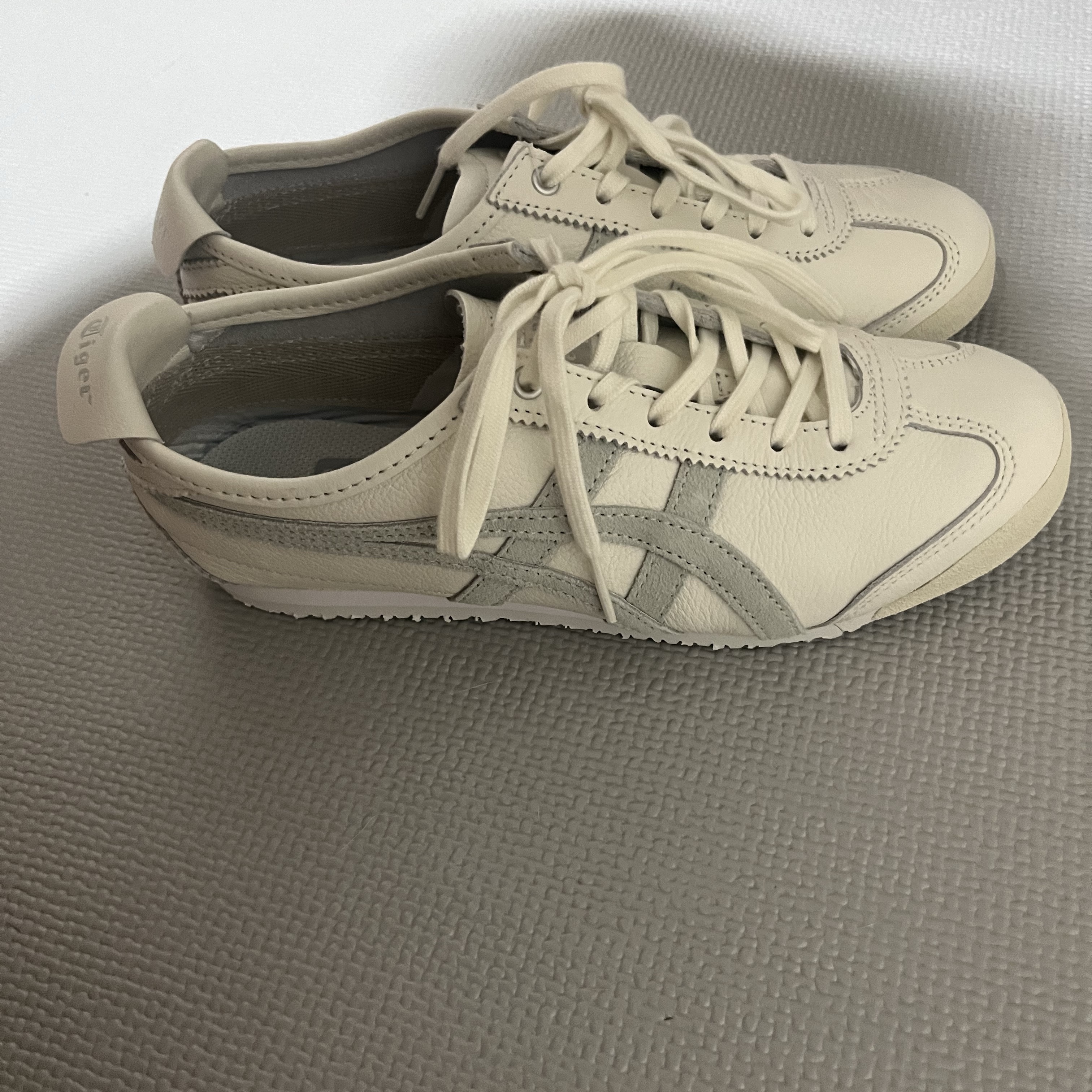 Onitsuka Tiger Mexico 66 White Light Sage 착용 스타일 - 2