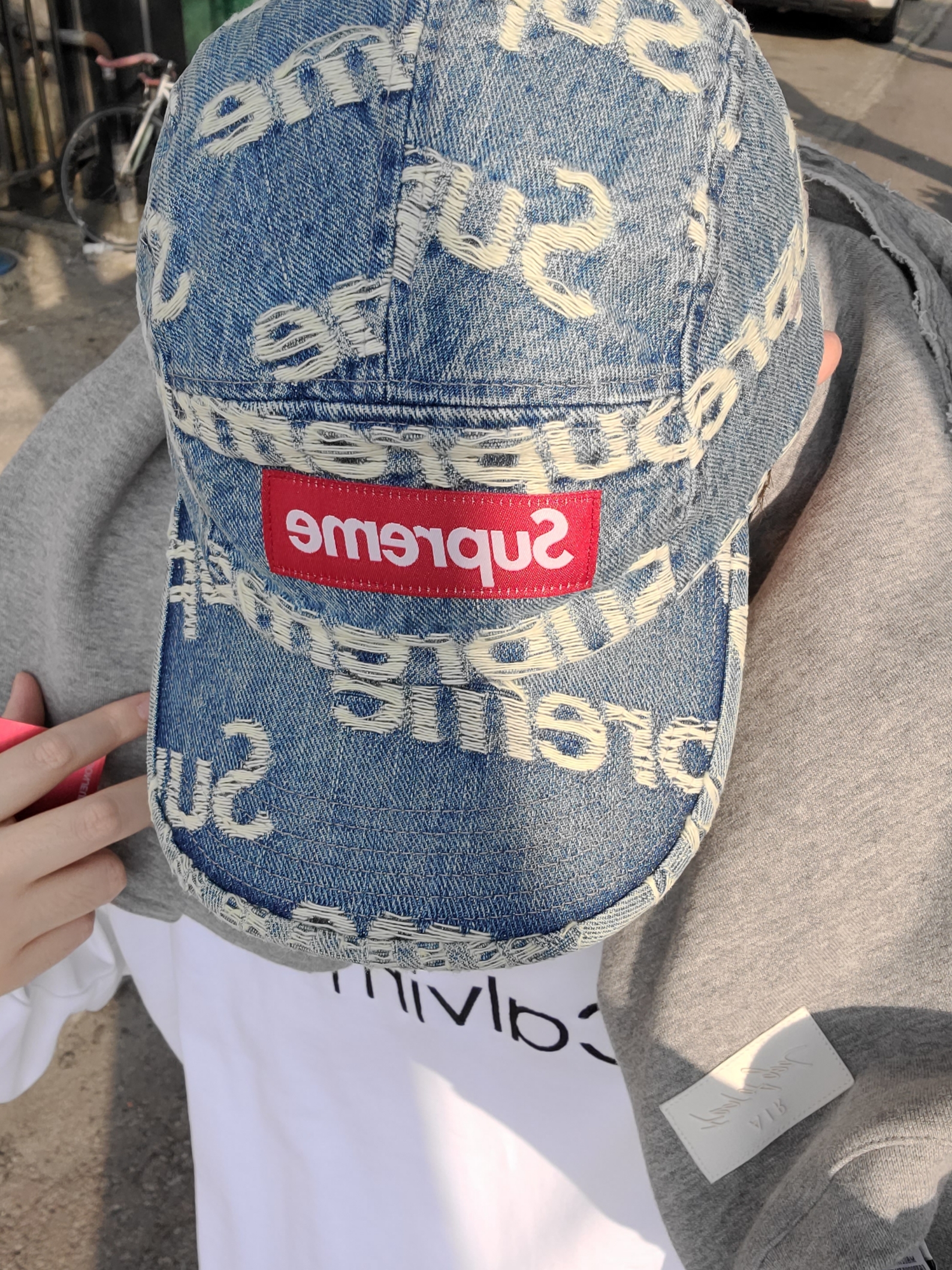 Supreme Frayed Logos Denim Camp Cap Blue - 21SS, Nike x Fear of God NRG Warm Up Top Dark Grey 착용 스타일