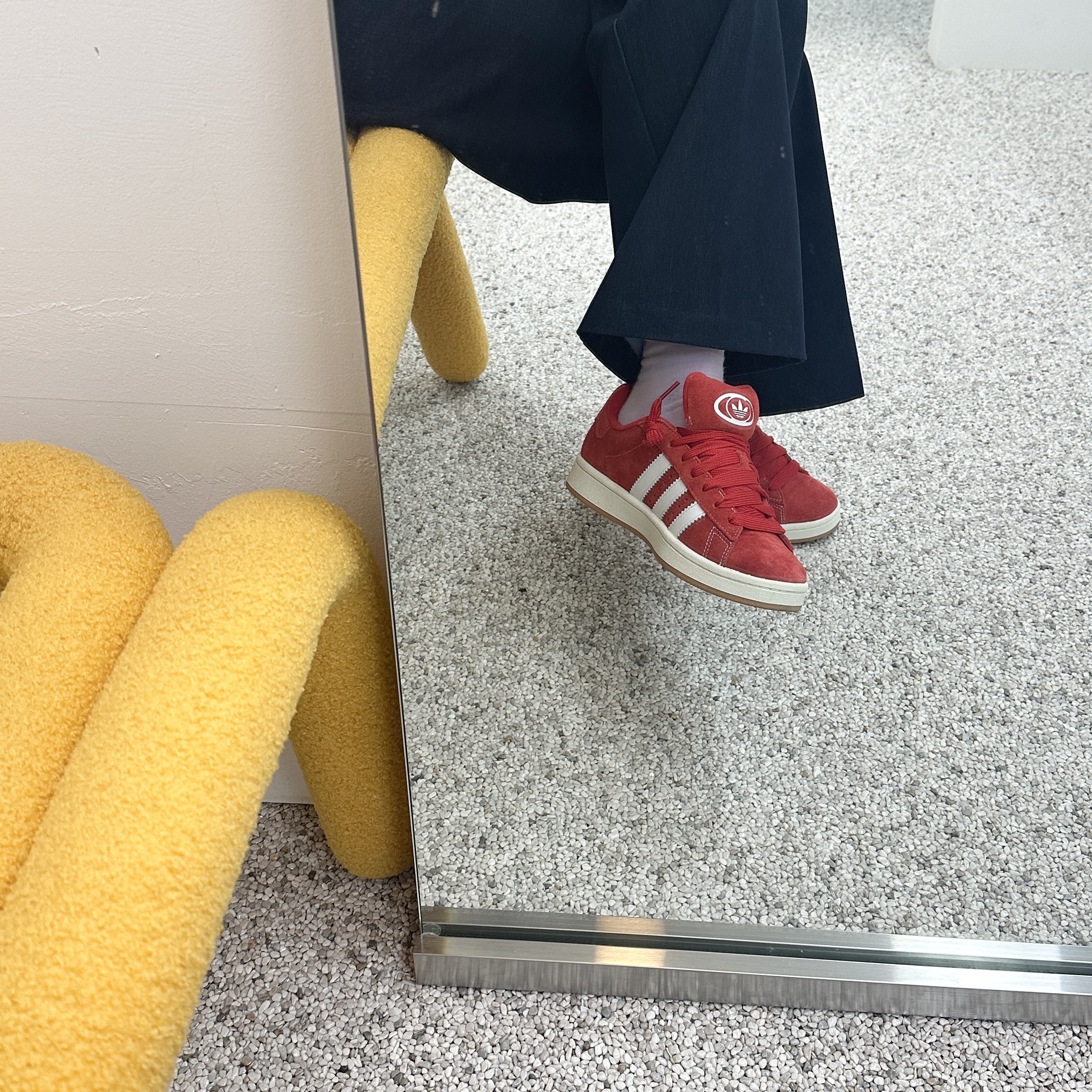 Adidas Campus 00s Better Scarlet Cloud White 착용 스타일