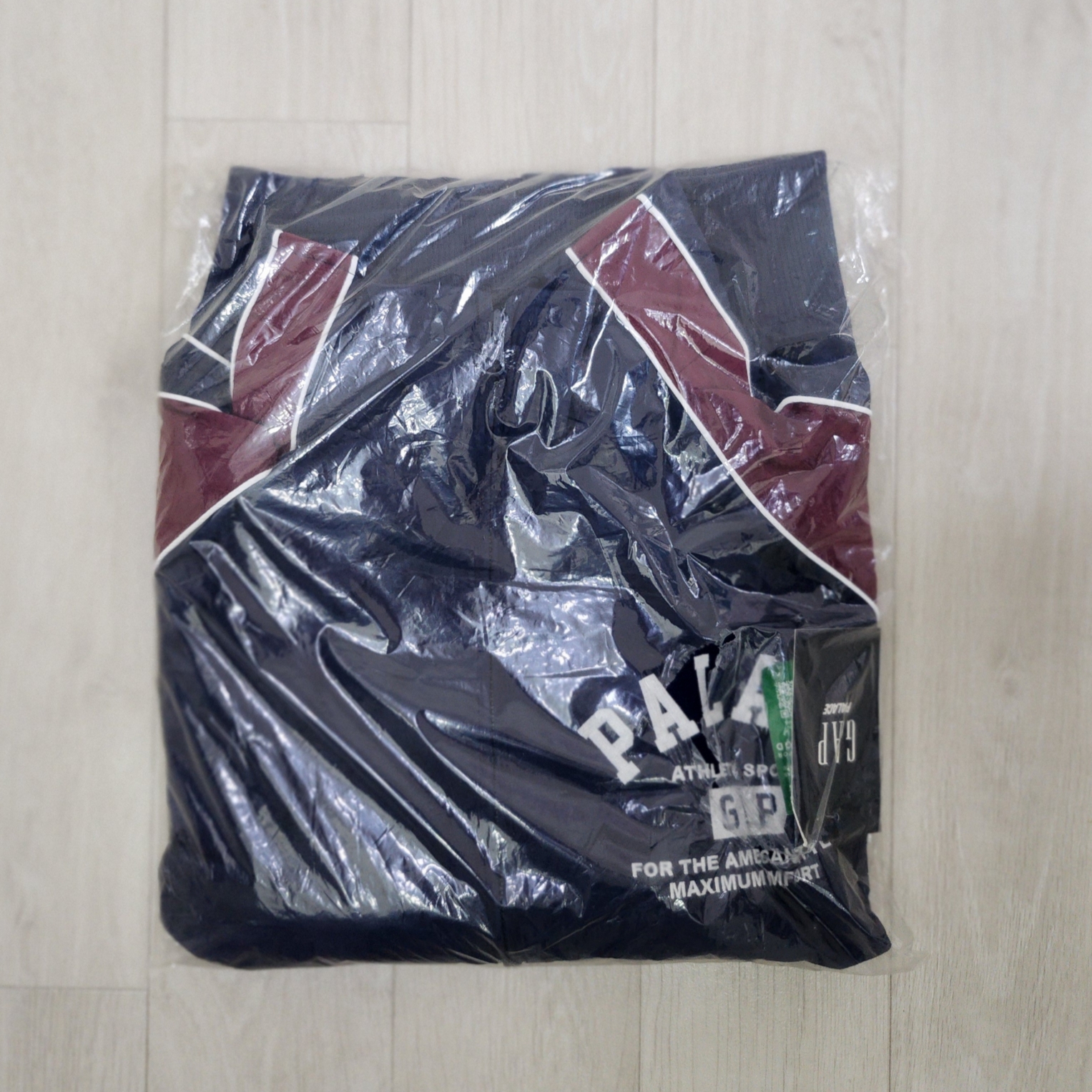 Palace x Gap Nylon Track Top Navy Red - 24SS 착용 스타일 - 3