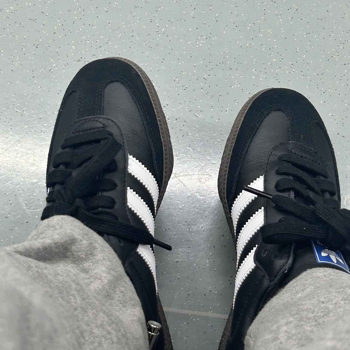 Adidas Samba OG Black White Gum 착용 스타일