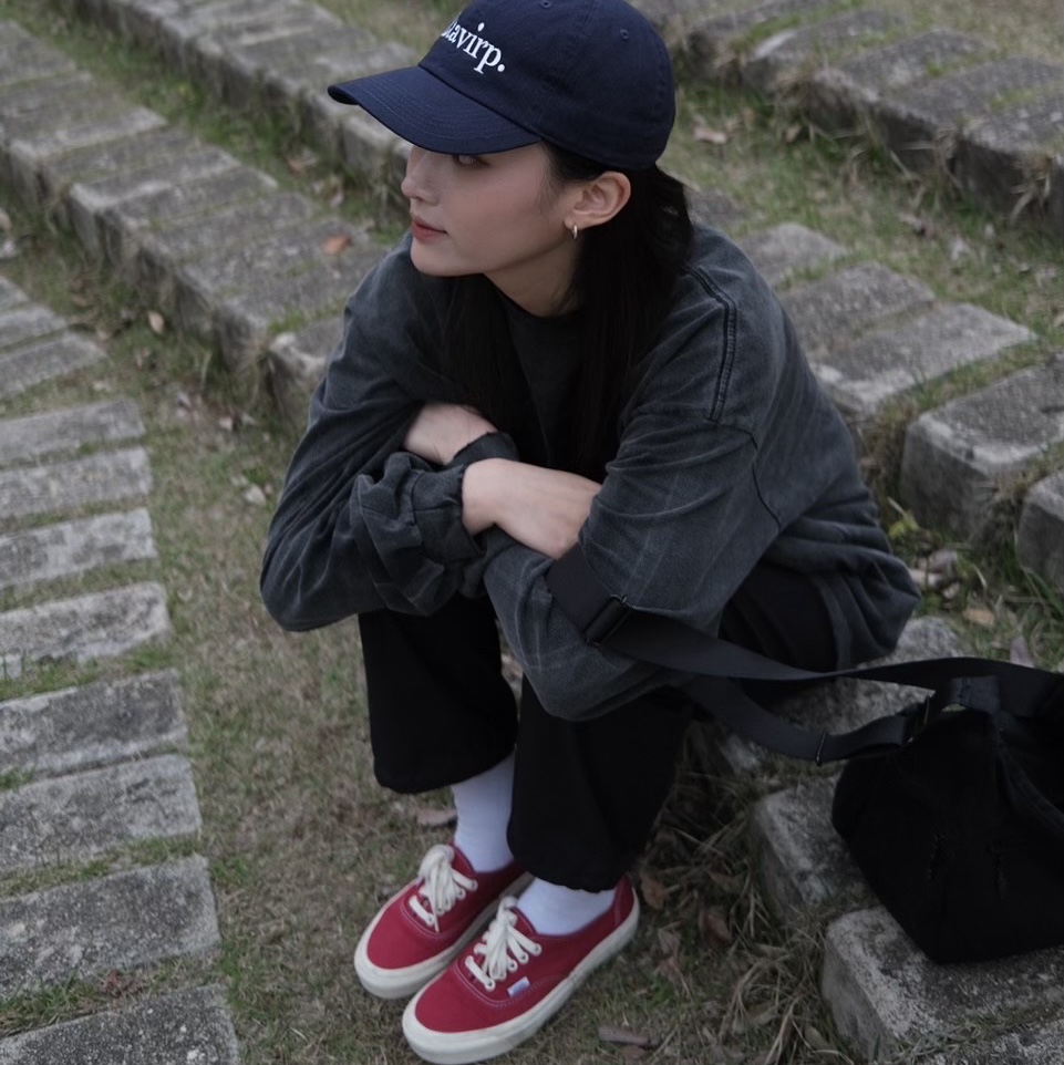 Vans Vault OG Authentic LX Red 착용 스타일 - 1