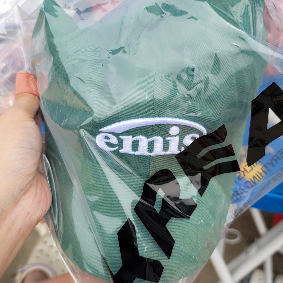 Emis New Logo Emis Cap Green 착용 스타일