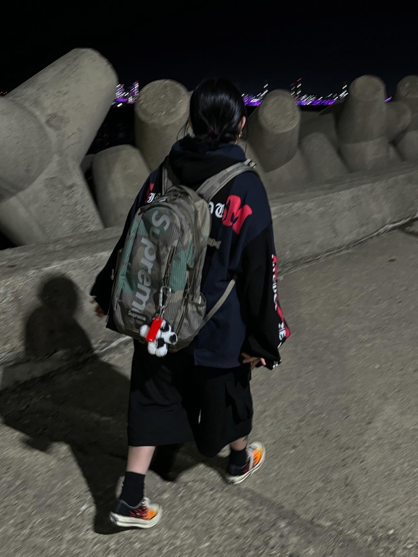 Converse Chuck 70 Ox Archive Print Flames Black, Supreme Backpack Woodland Camo - 24SS 착용 스타일 - 2