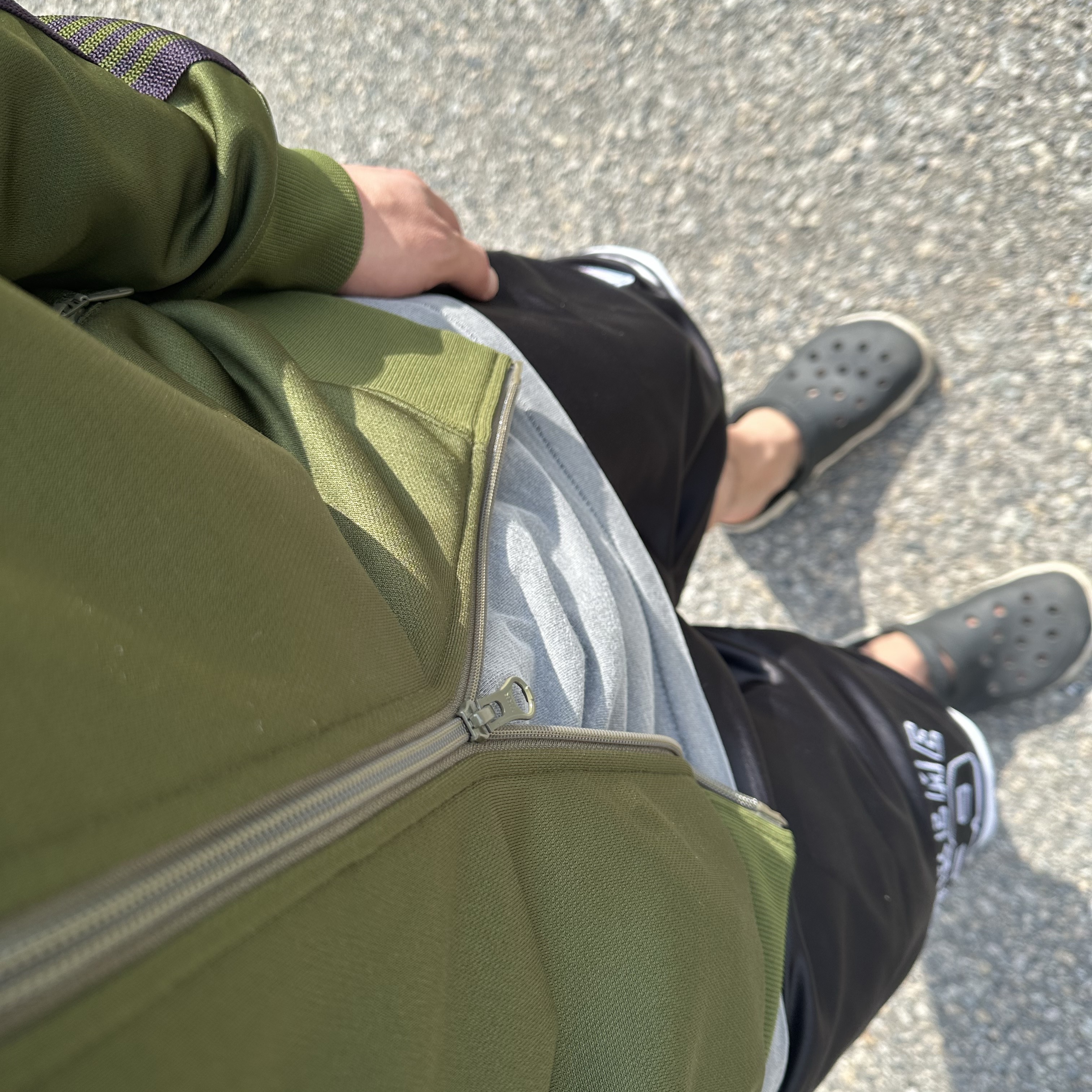Supreme Mitchell & Ness Satin Basketball Shorts Black - 23SS, Needles Track Jacket Poly Smooth Ivy Green 착용 스타일 - 3