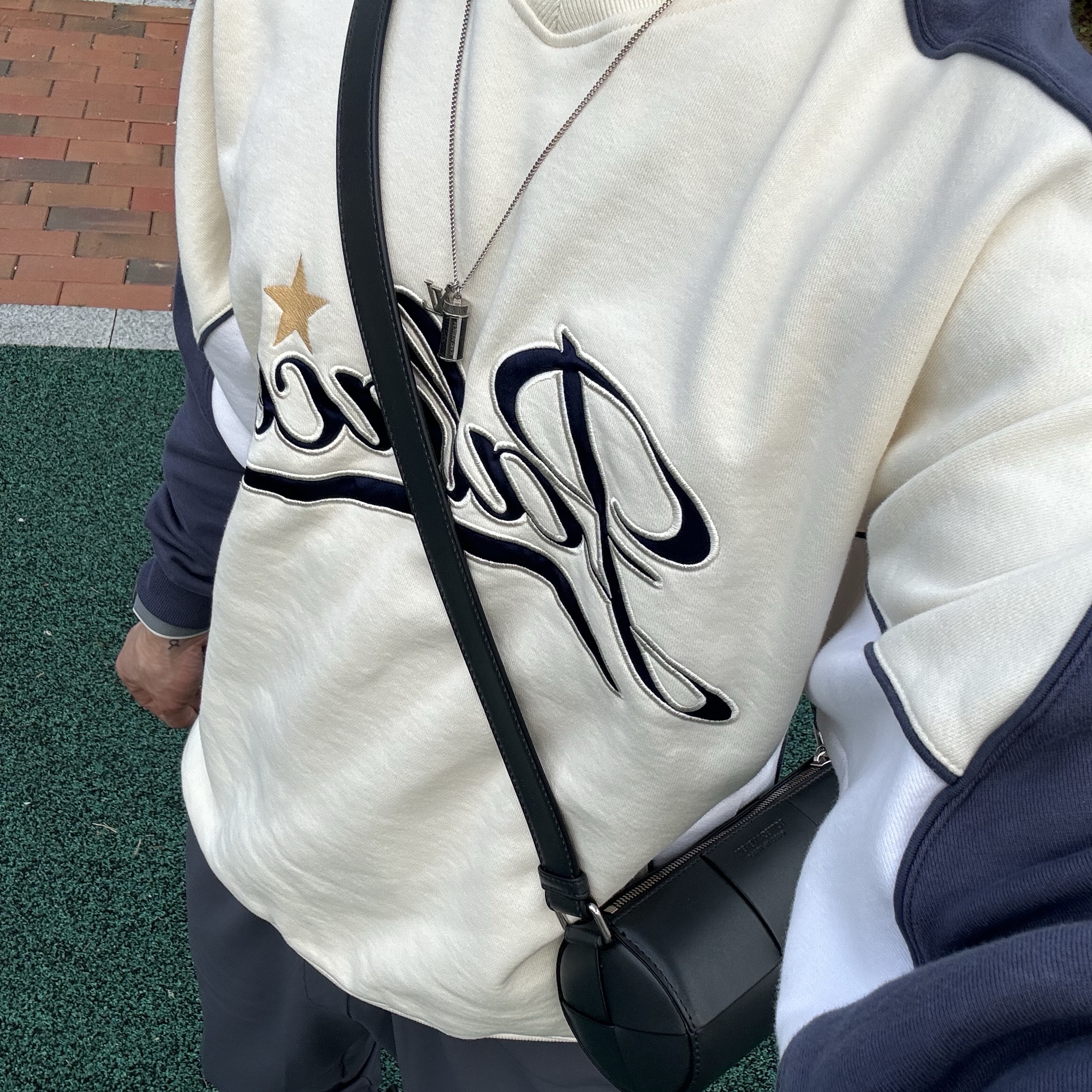 Palace Star Script Crew Soft White - 24SS 착용 스타일 - 2