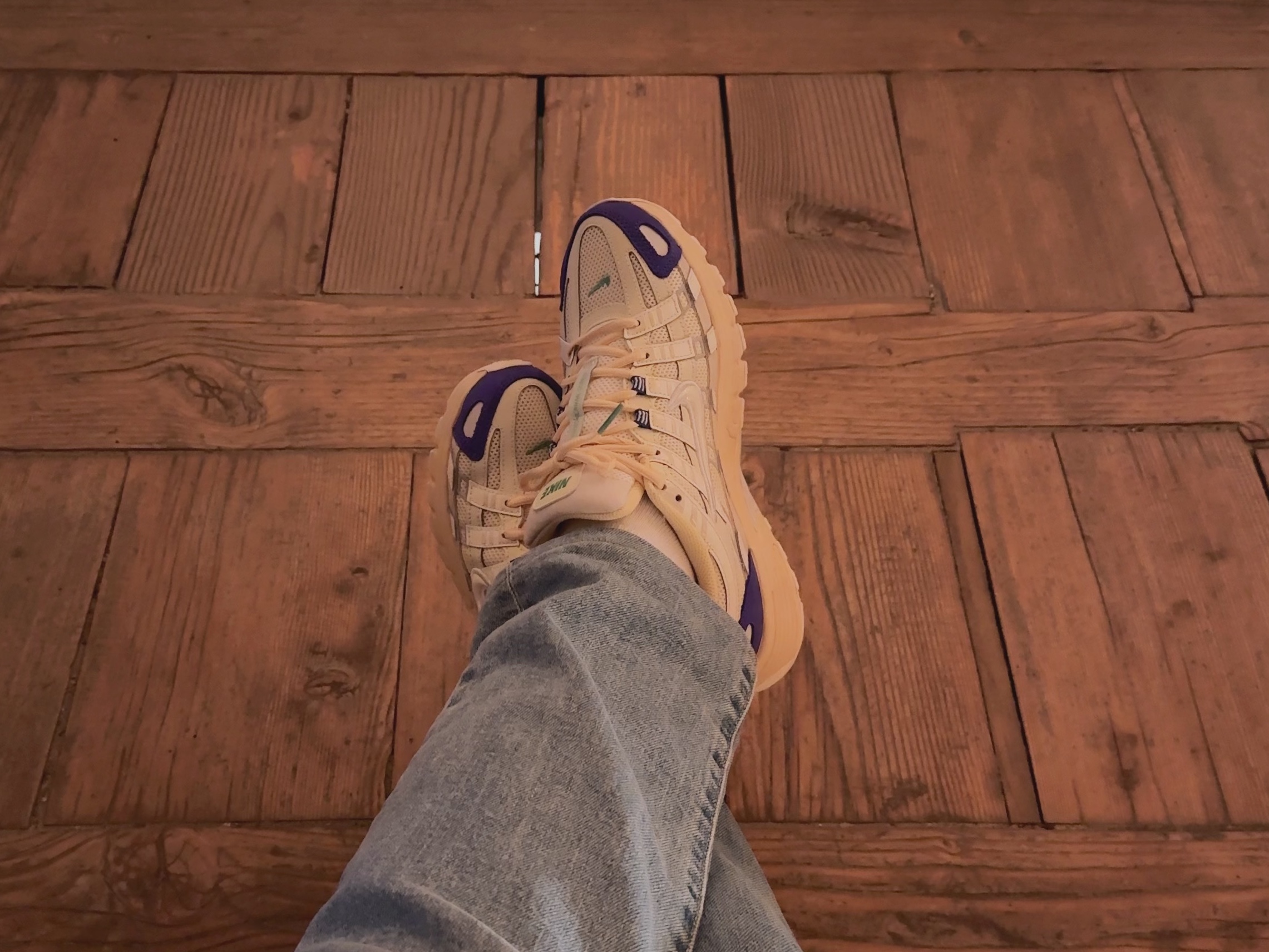Nike P-6000 Coconut Milk Medium Blue, New Balance 530 Grey Matter Silver Metallic 착용 스타일 - 3