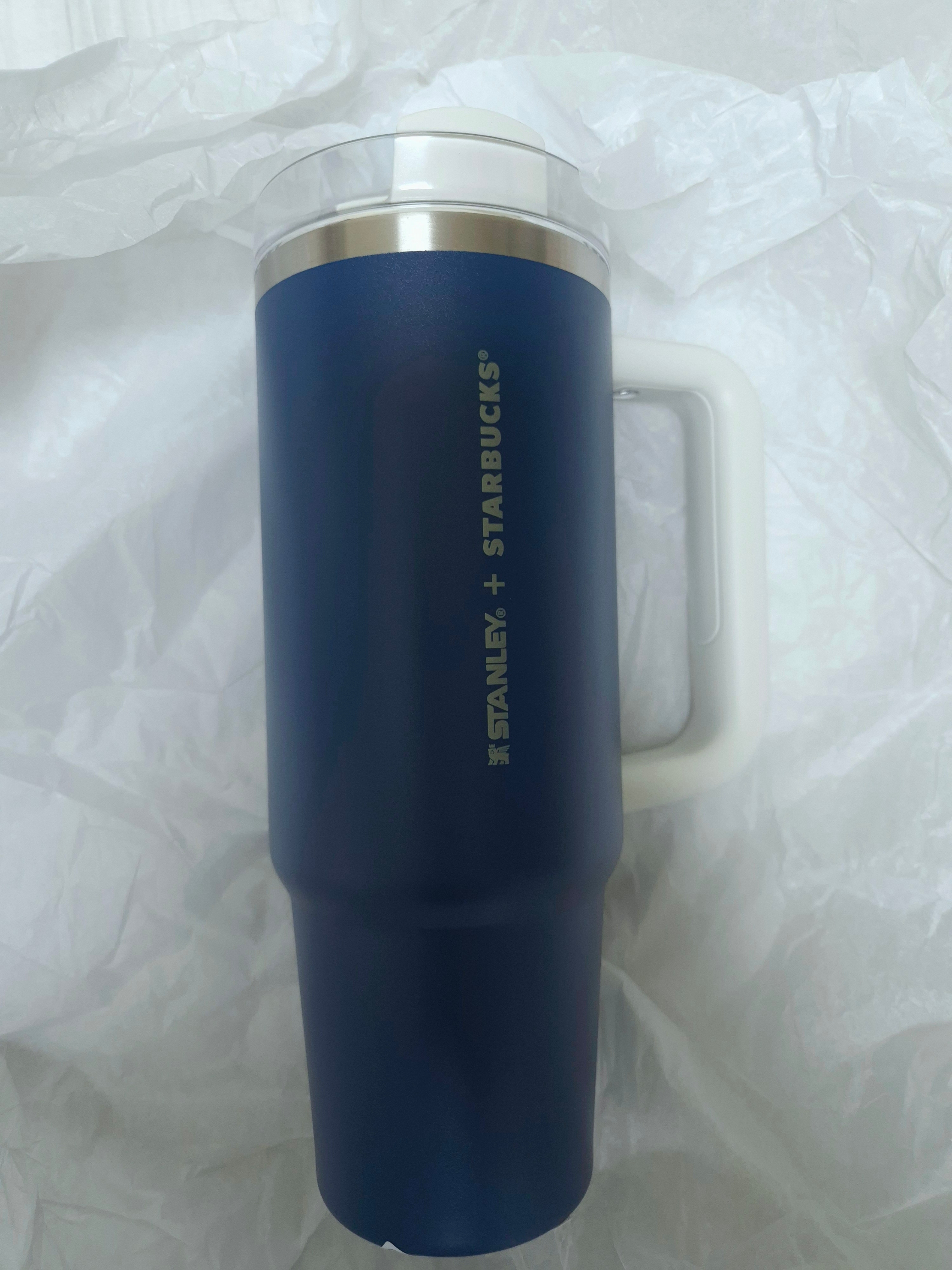 Stanley x Starbucks SS Blue Quencher Handle Tumbler 887ml 착용 스타일