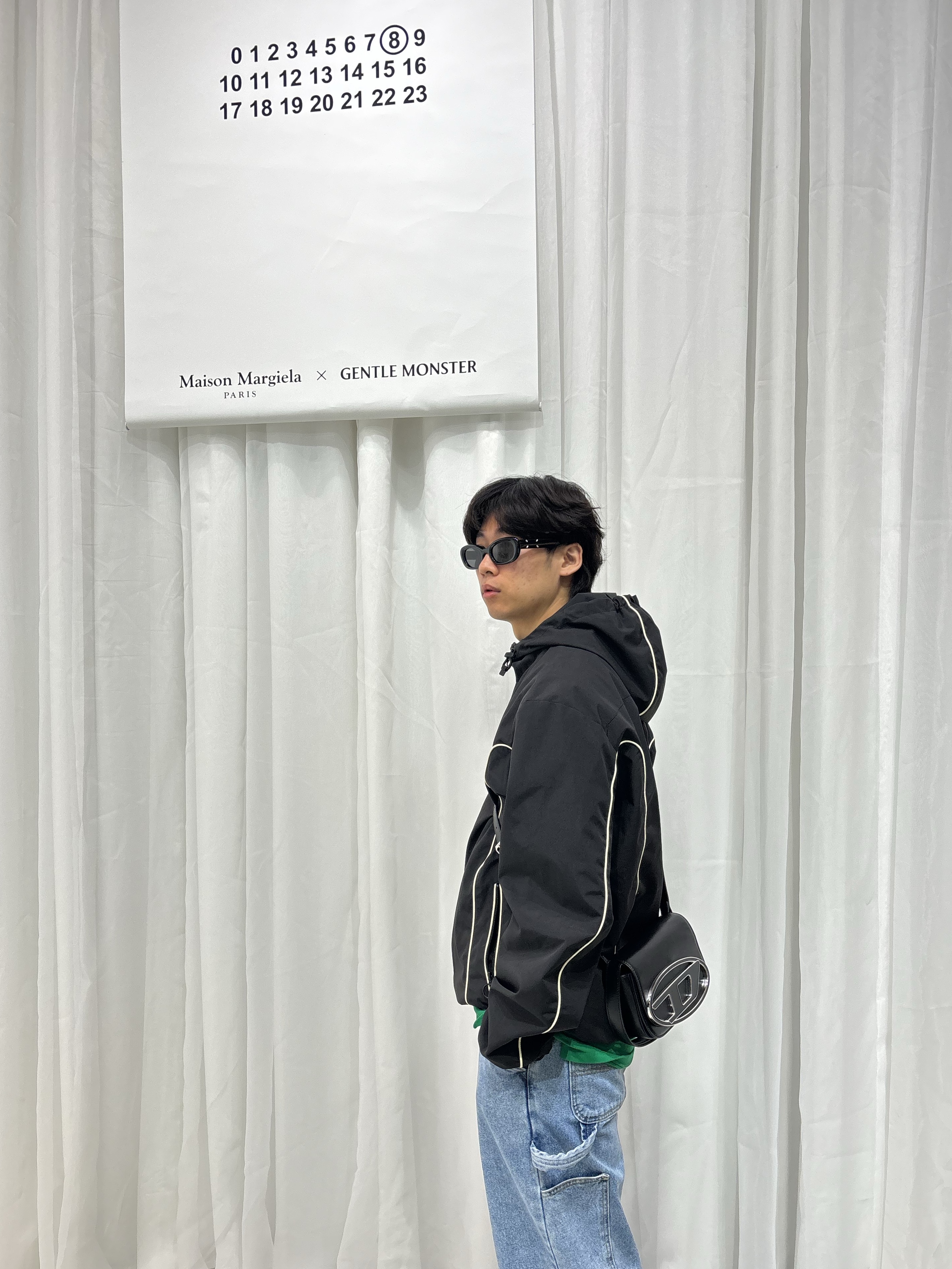 Diesel J-Hives Windbreaker with Contrast Piping Black, Diesel 1DR Shoulder Bag in Nappa Leather Black 착용 스타일