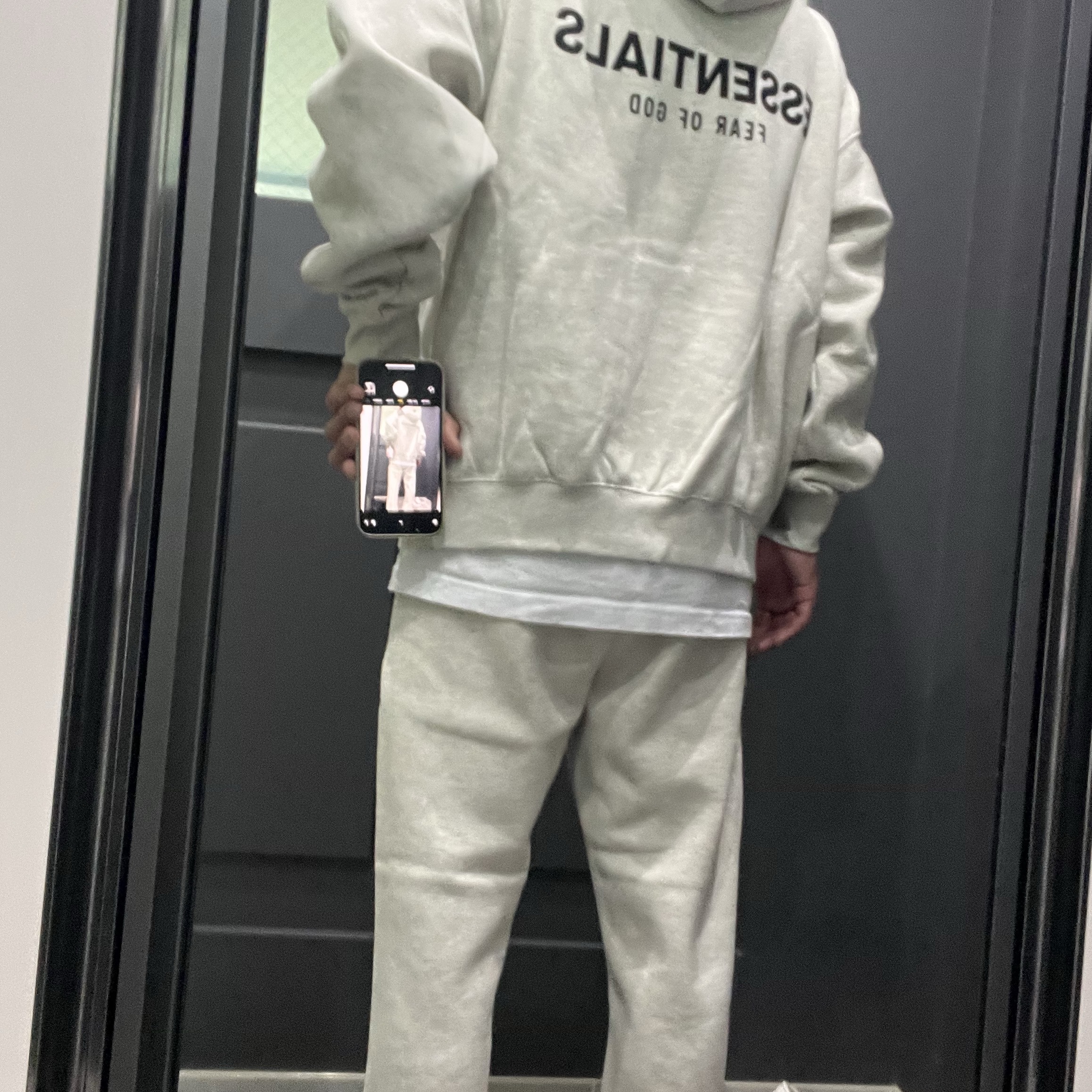 Essentials The Core Collection Hoodie Light Oatmeal, Essentials The Core Collection Relaxed Sweatpants Light Oatmeal 착용 스타일 - 2