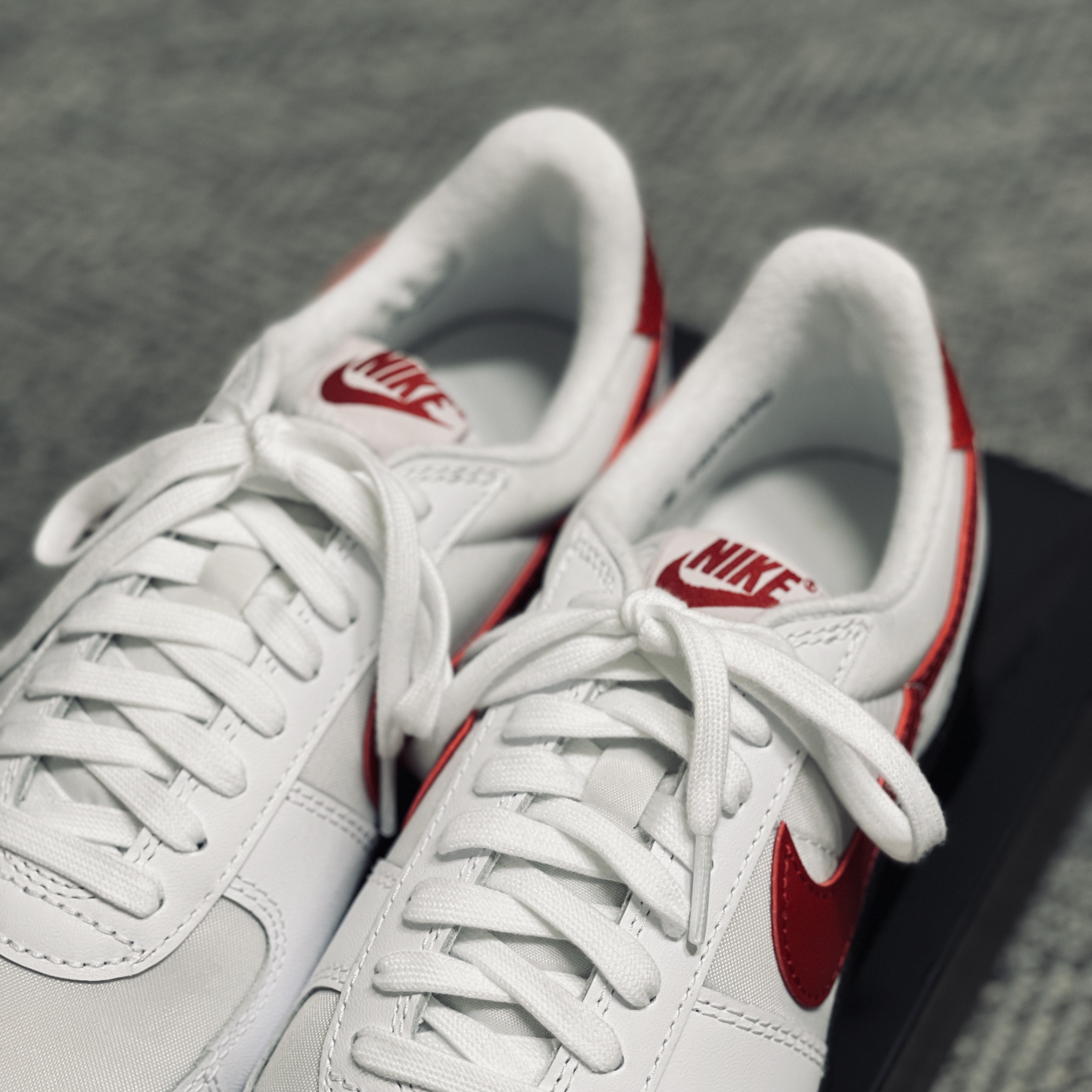 Nike Field General 82 SP White and Varsity Red 착용 스타일